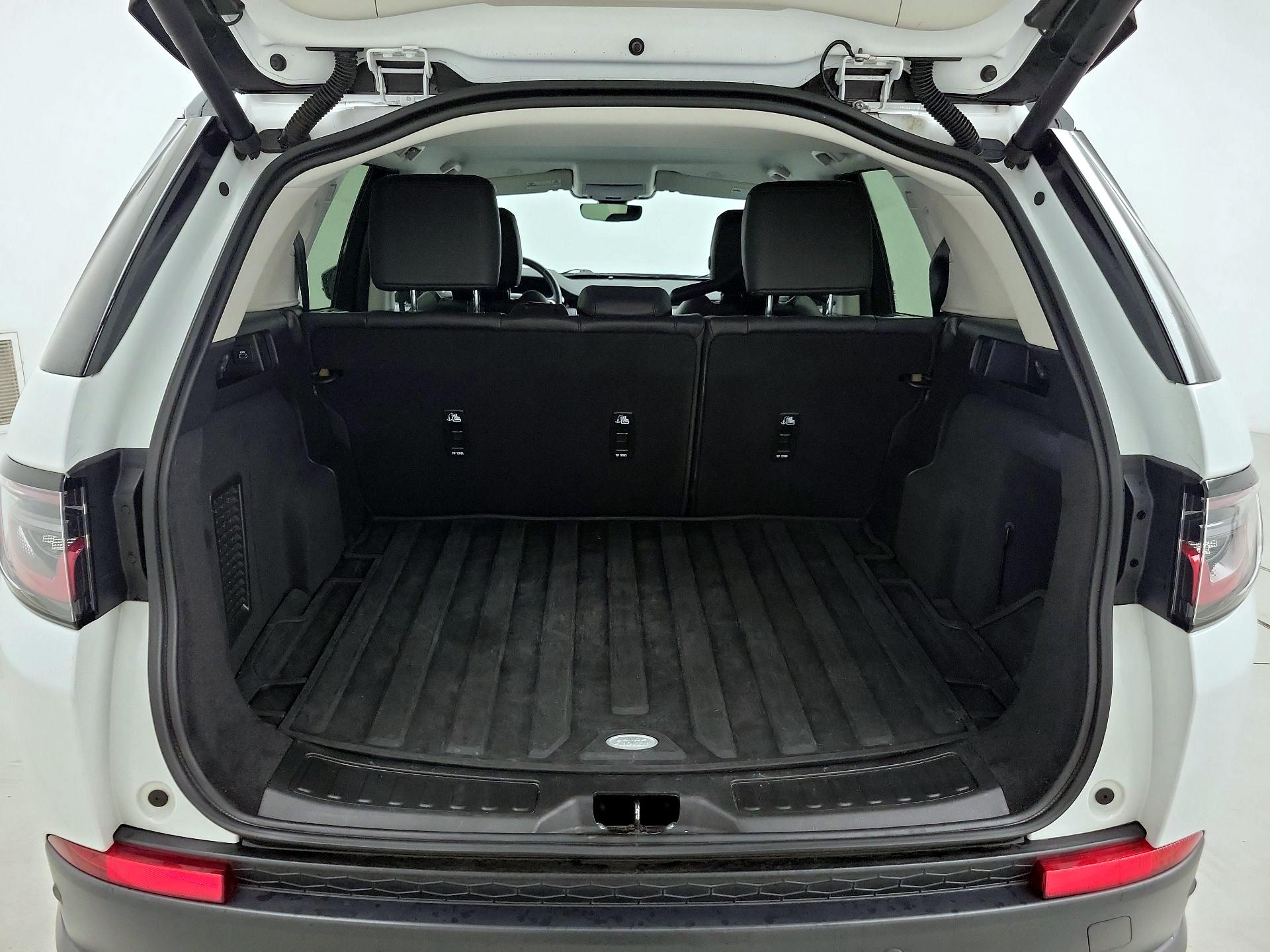 Thumbnail: 2023 Land Rover Discovery Sport - 20
