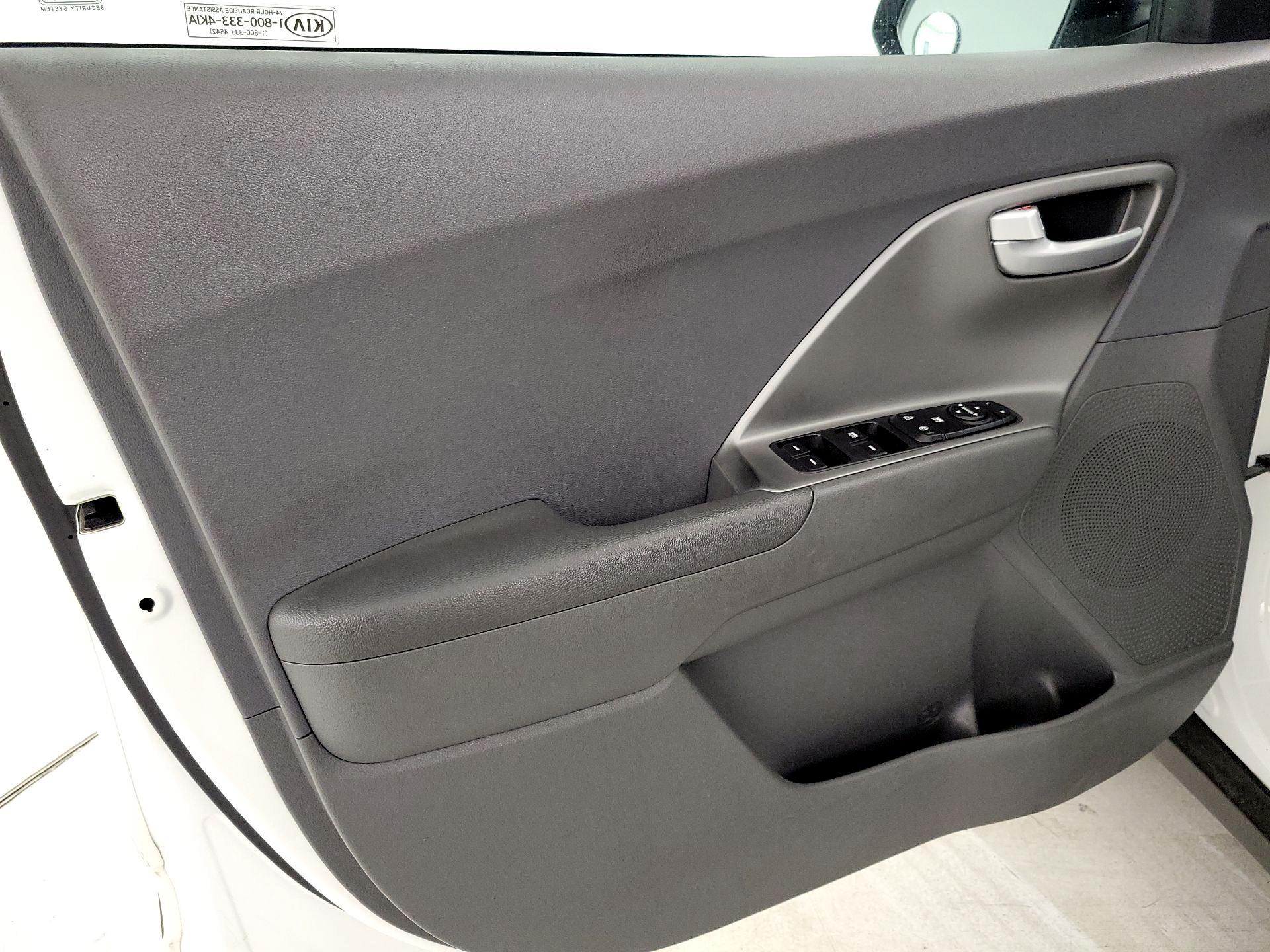 Thumbnail: 2020 Kia Niro - 12