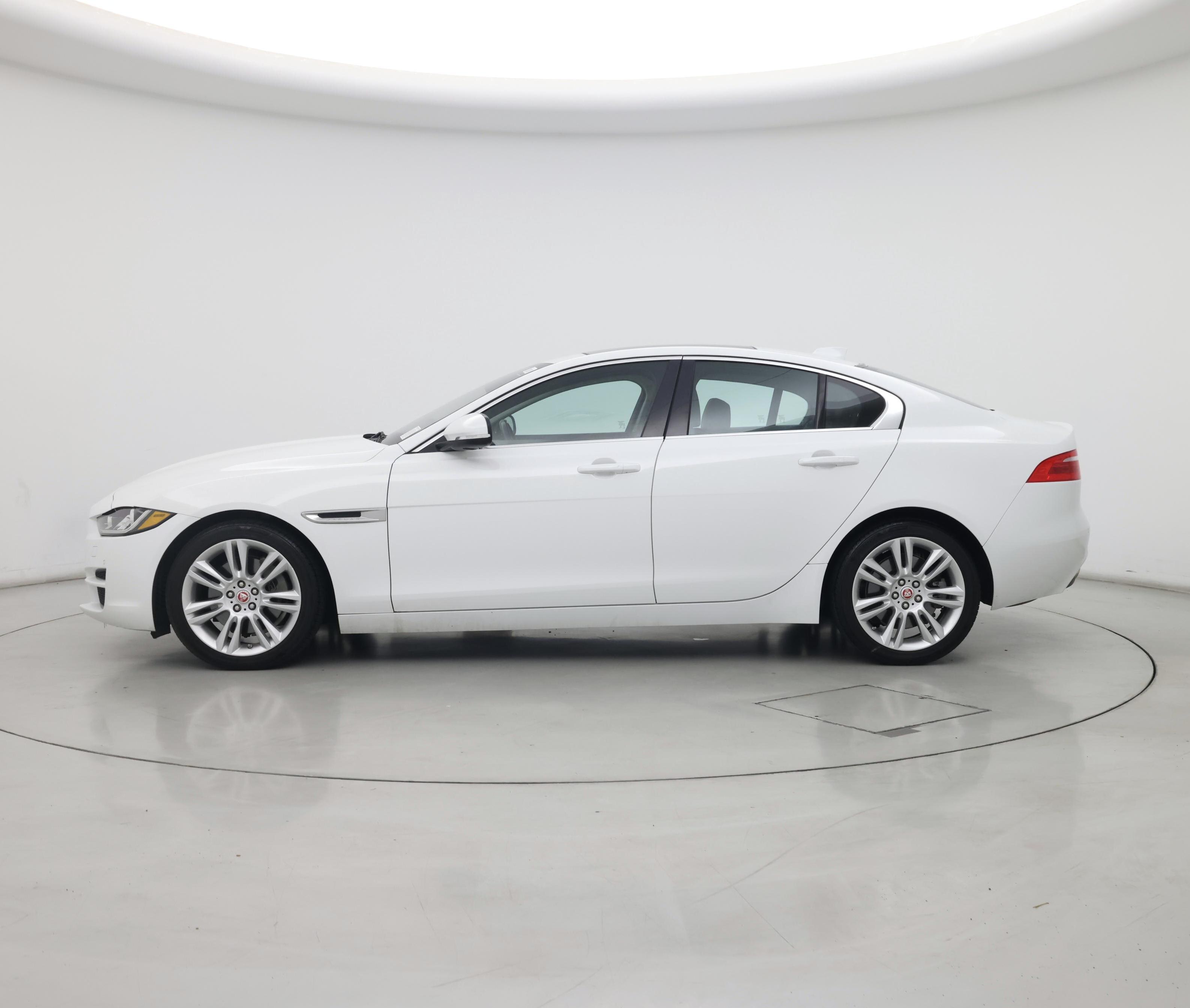 Thumbnail: 2019 Jaguar XE - 3