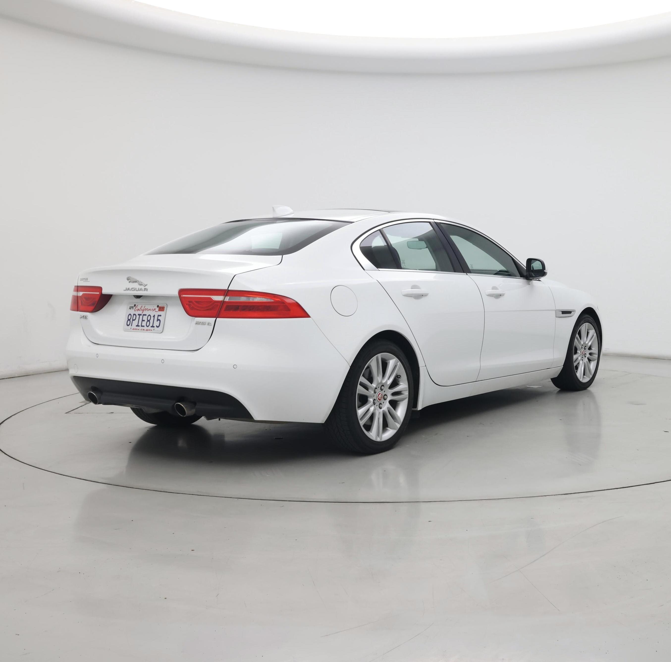 Thumbnail: 2019 Jaguar XE - 8