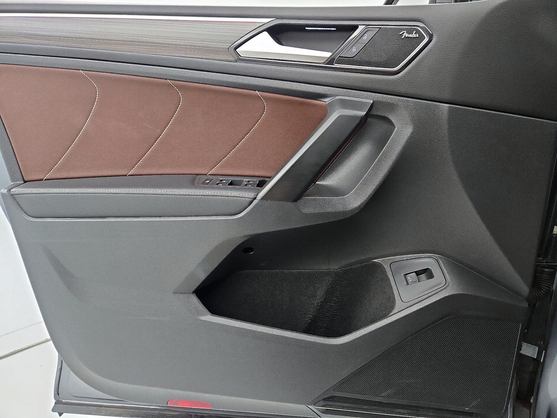 Thumbnail: 2022 Volkswagen Tiguan - 12