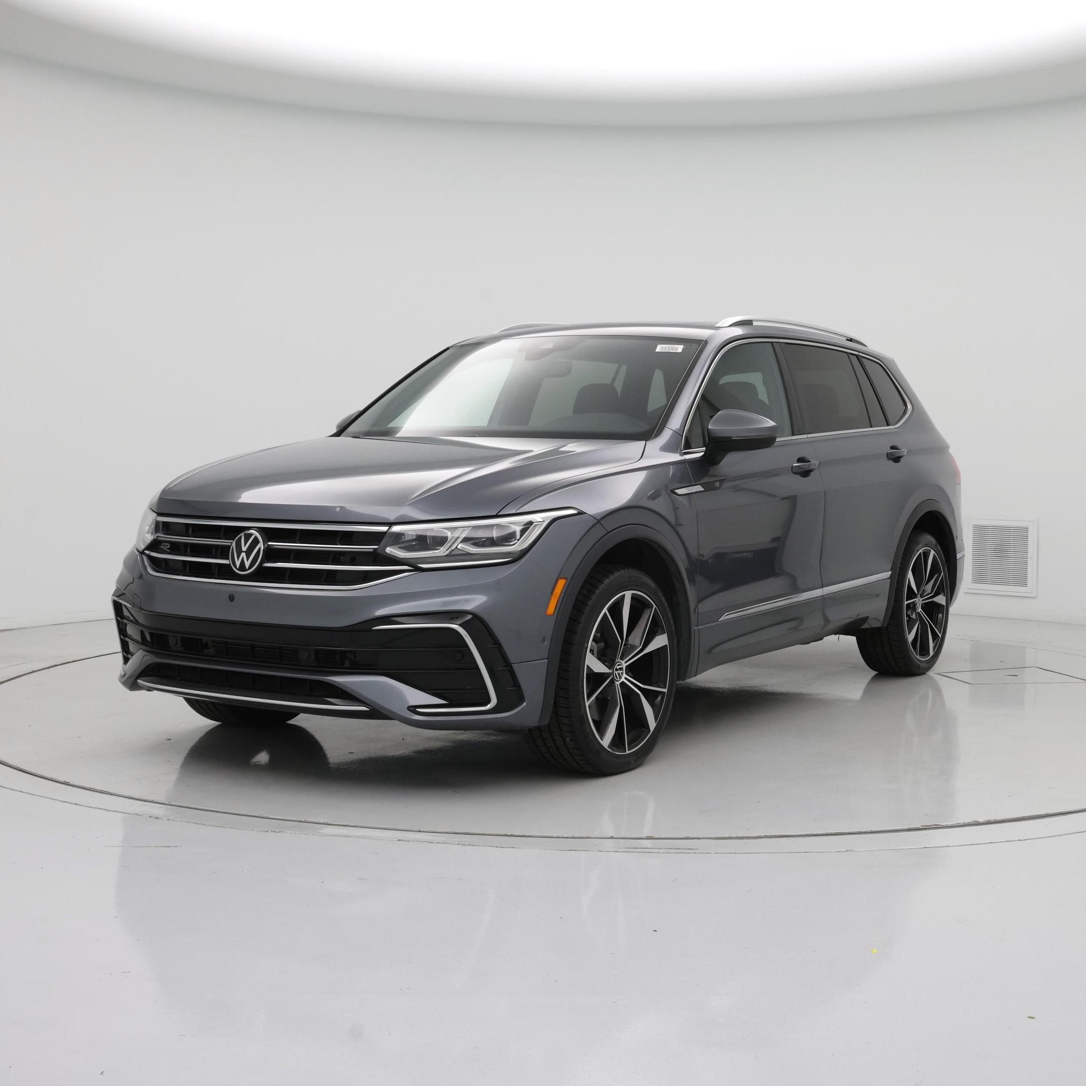 Thumbnail: 2022 Volkswagen Tiguan - 4