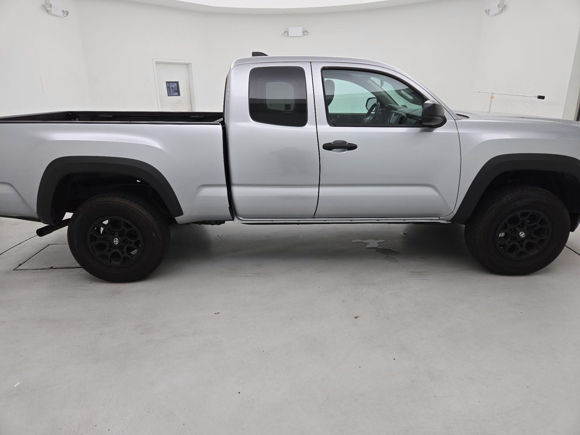 Thumbnail: 2022 Toyota Tacoma - 4