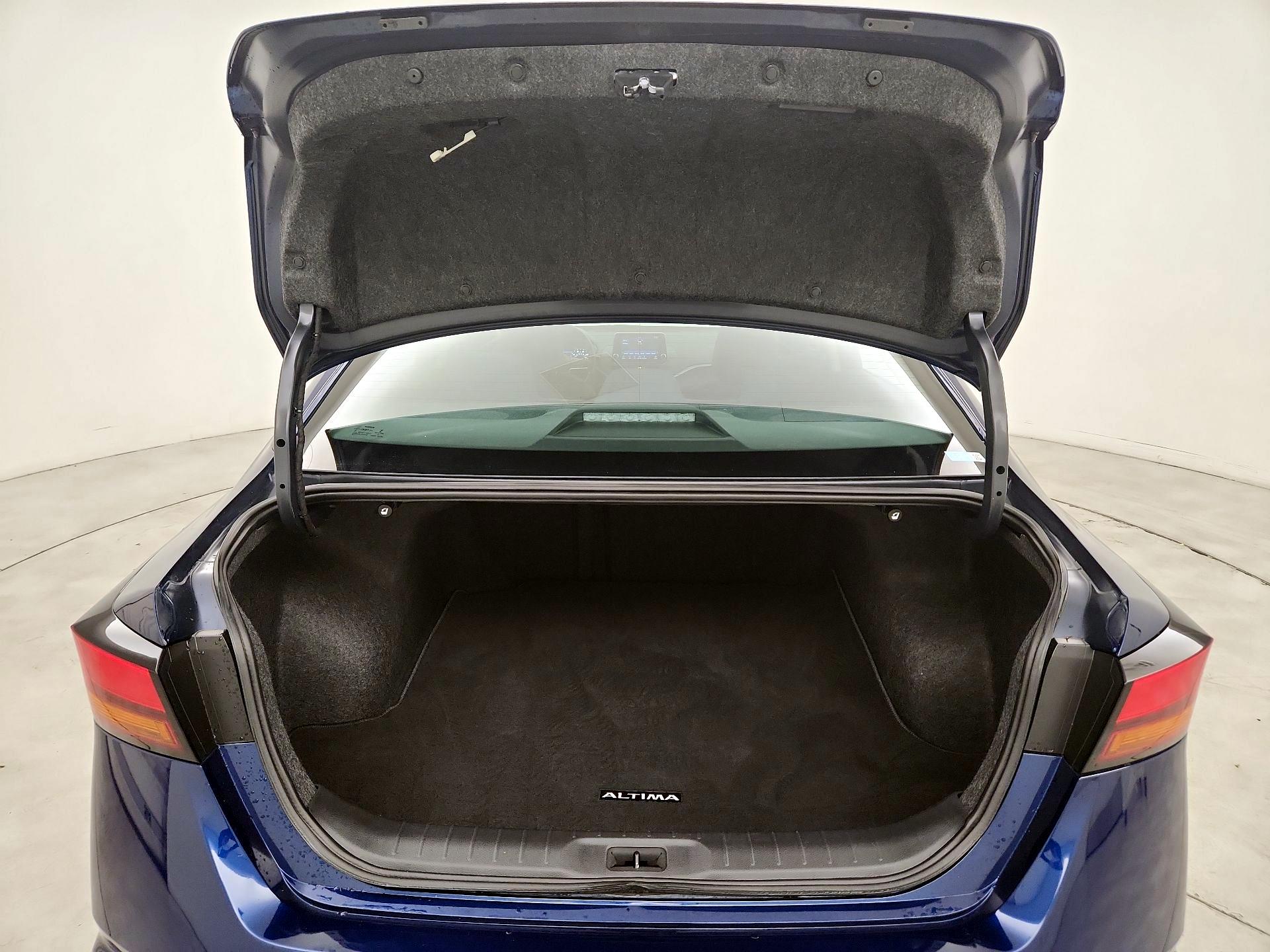 Thumbnail: 2020 Nissan Altima - 20