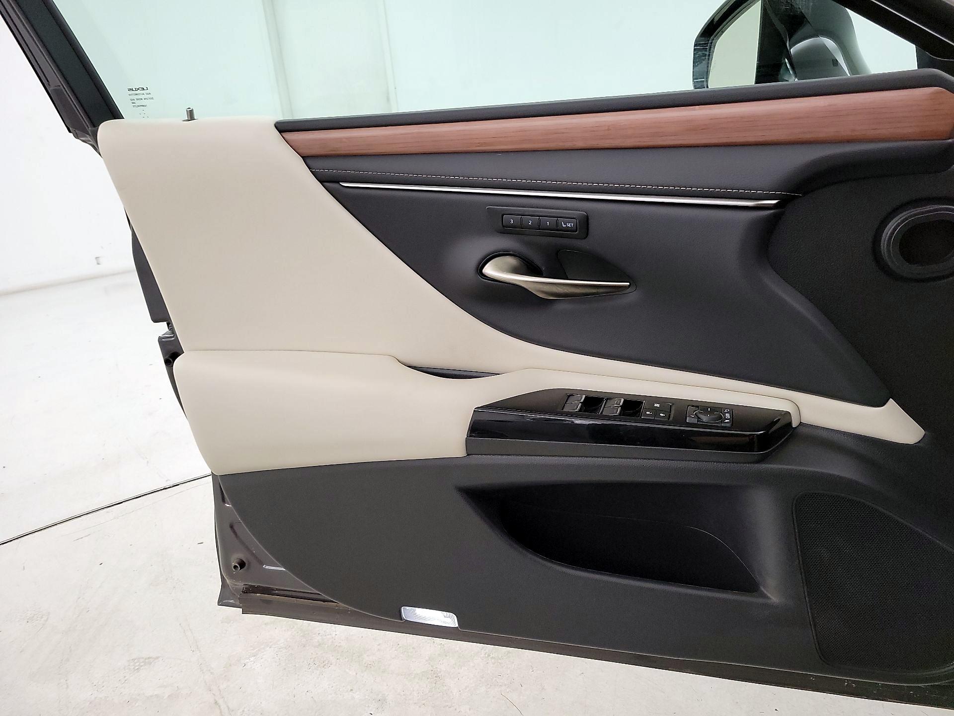Thumbnail: 2025 Lexus ES - 12