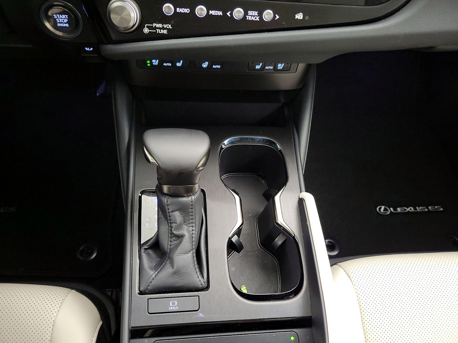 Thumbnail: 2025 Lexus ES - 17
