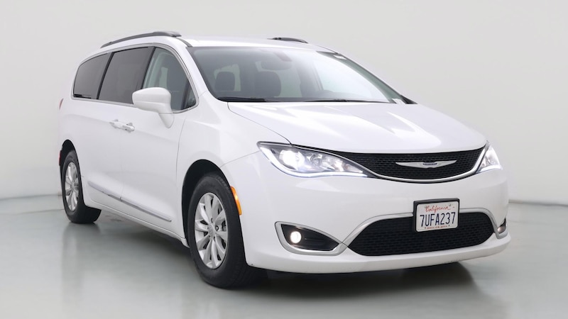 2017 Chrysler Pacifica Touring L Hero Image