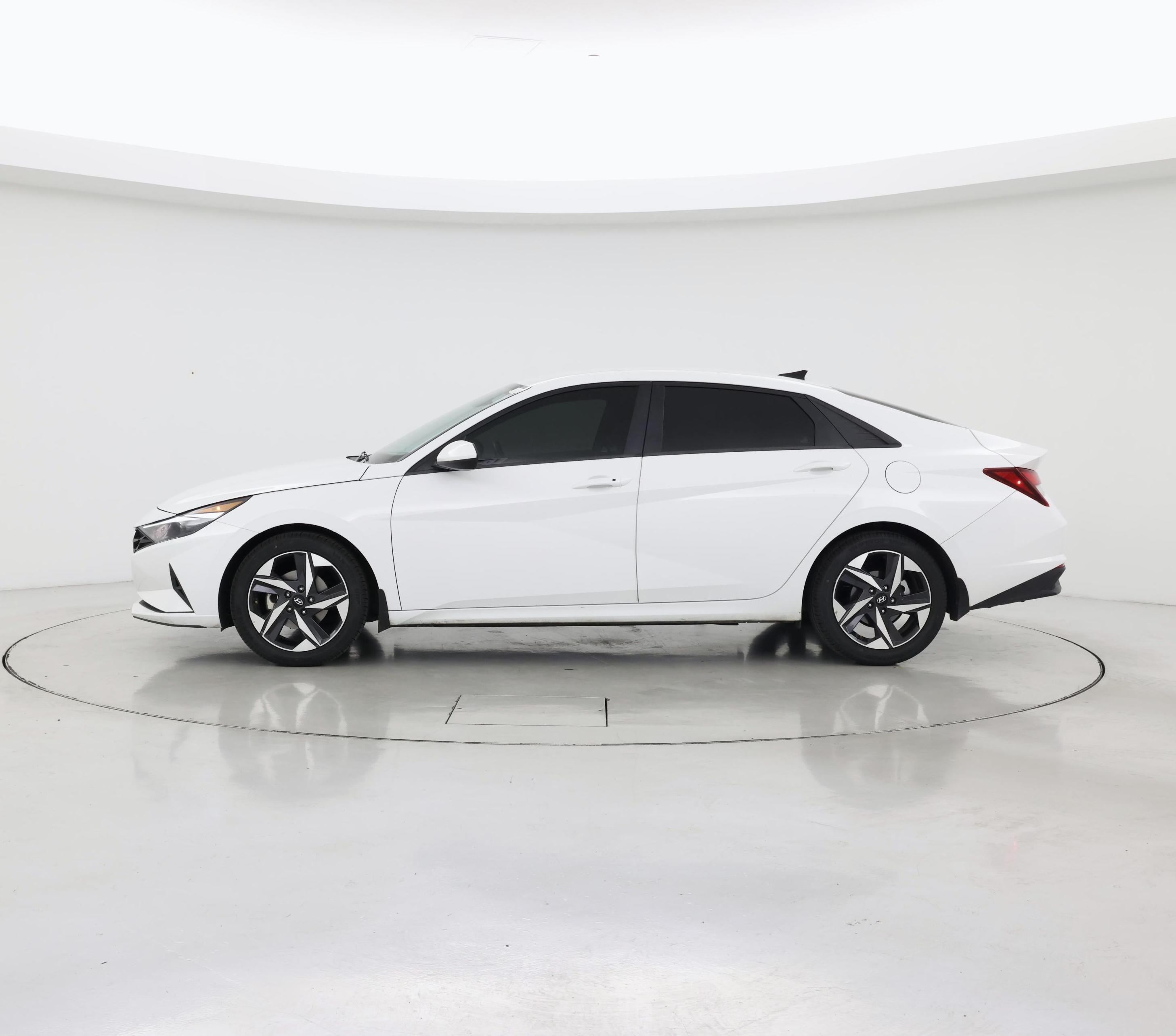 Thumbnail: 2023 Hyundai Elantra - 3