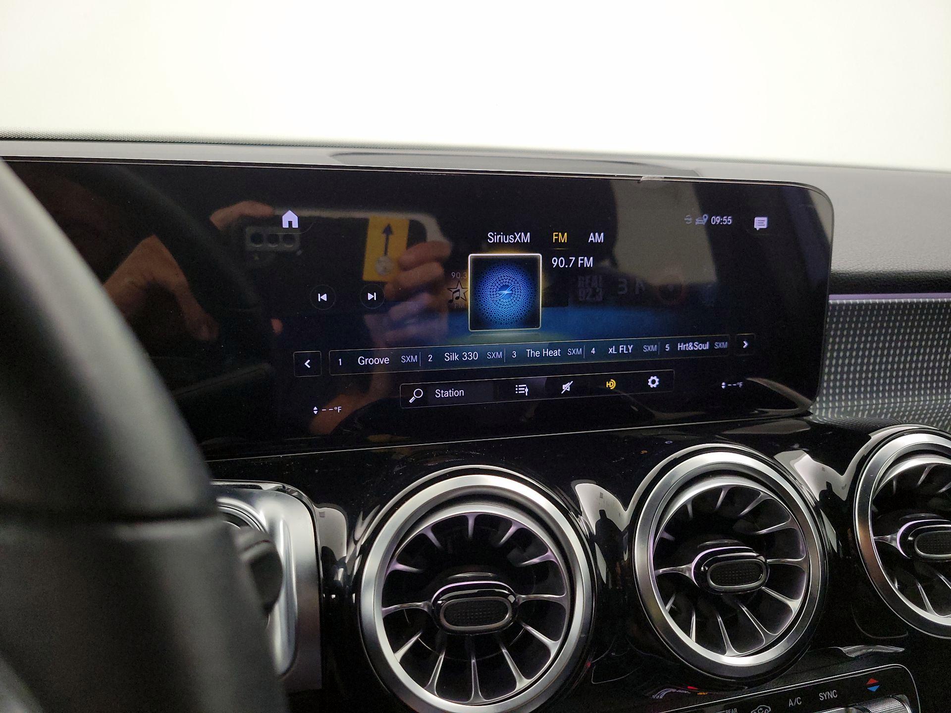 Thumbnail: 2023 Mercedes-Benz GLB - 15