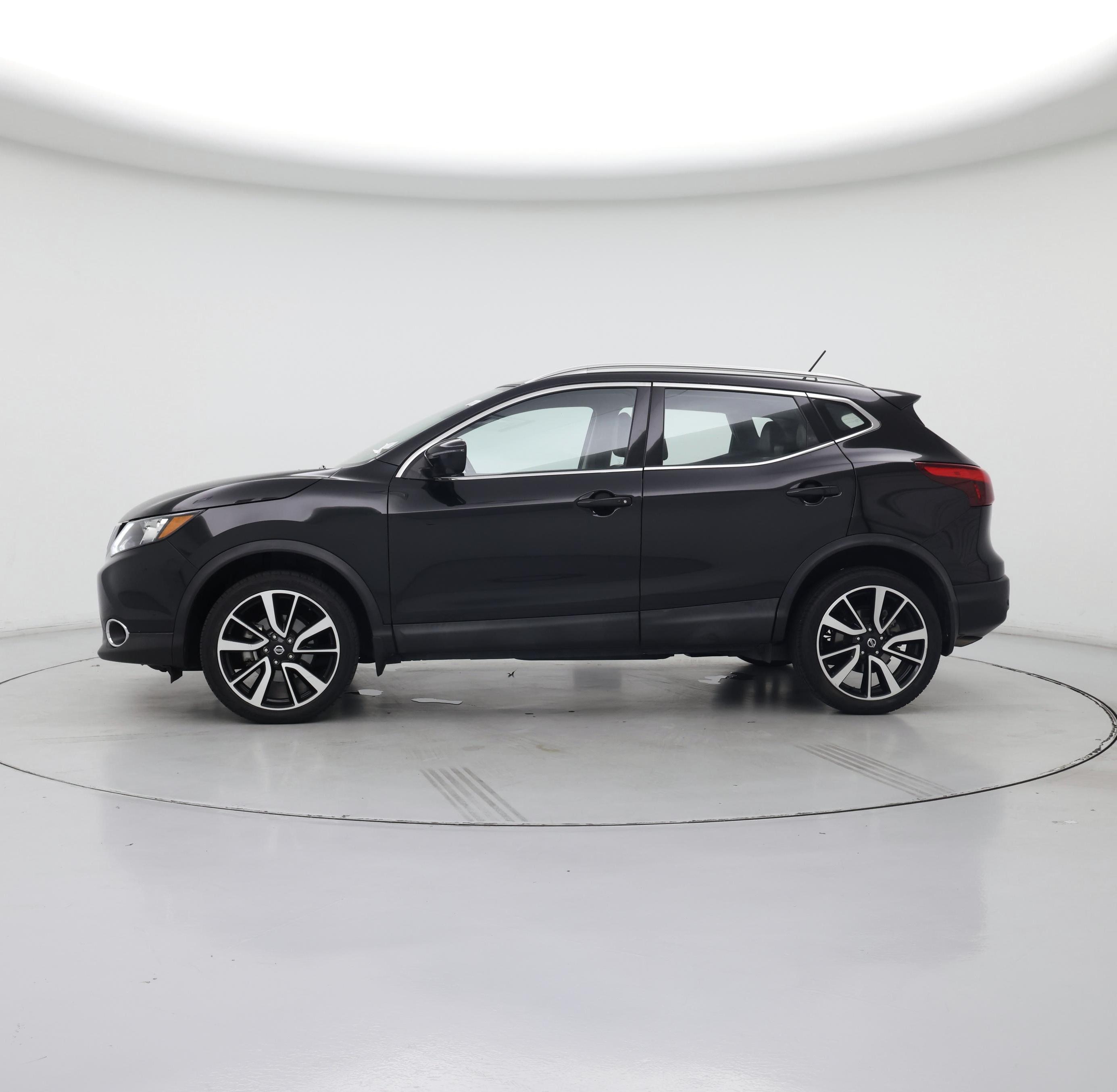 Thumbnail: 2019 Nissan Rogue Sport - 3