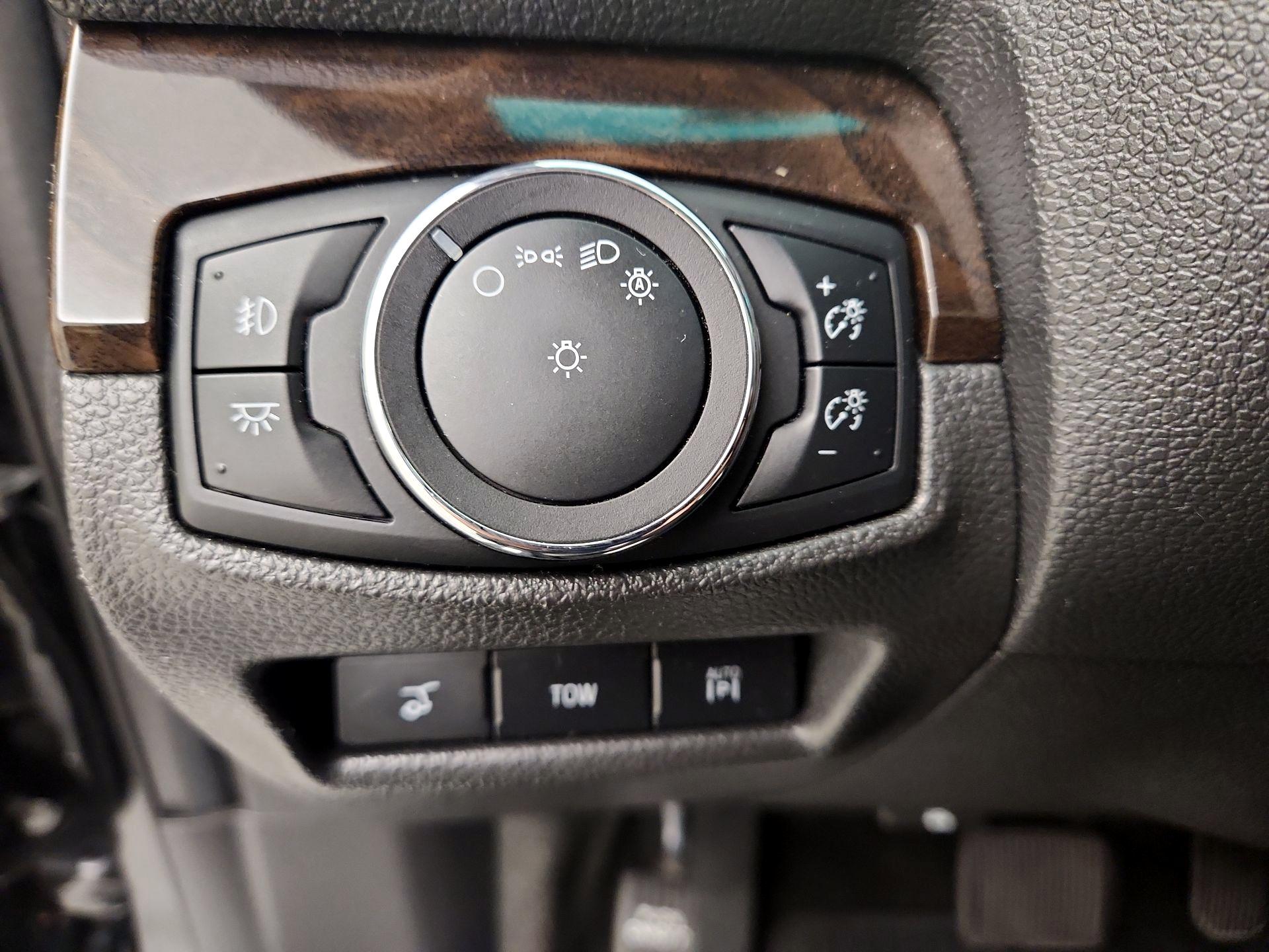 Thumbnail: 2015 Ford Explorer - 13