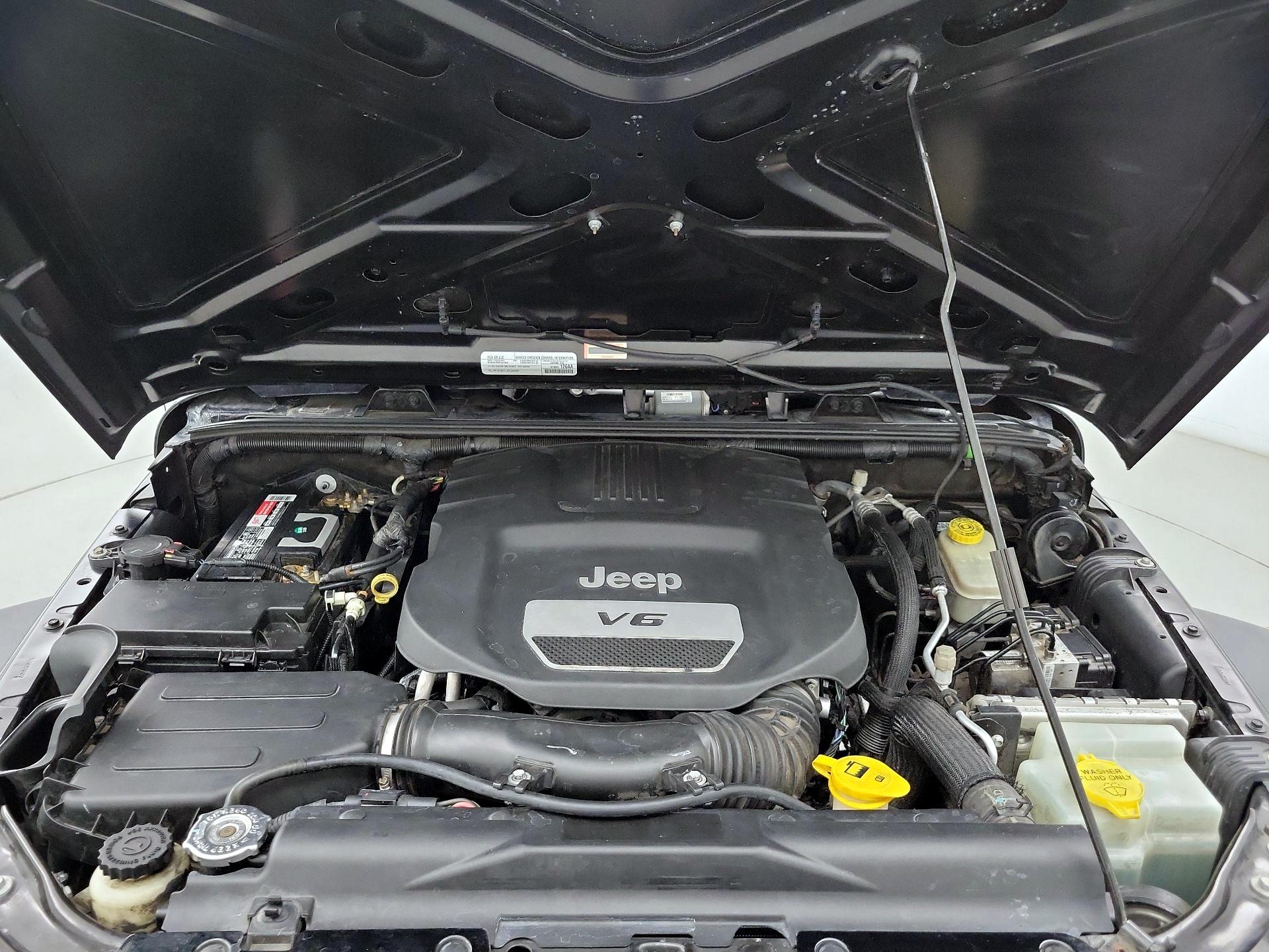 Thumbnail: 2015 Jeep Wrangler - 19