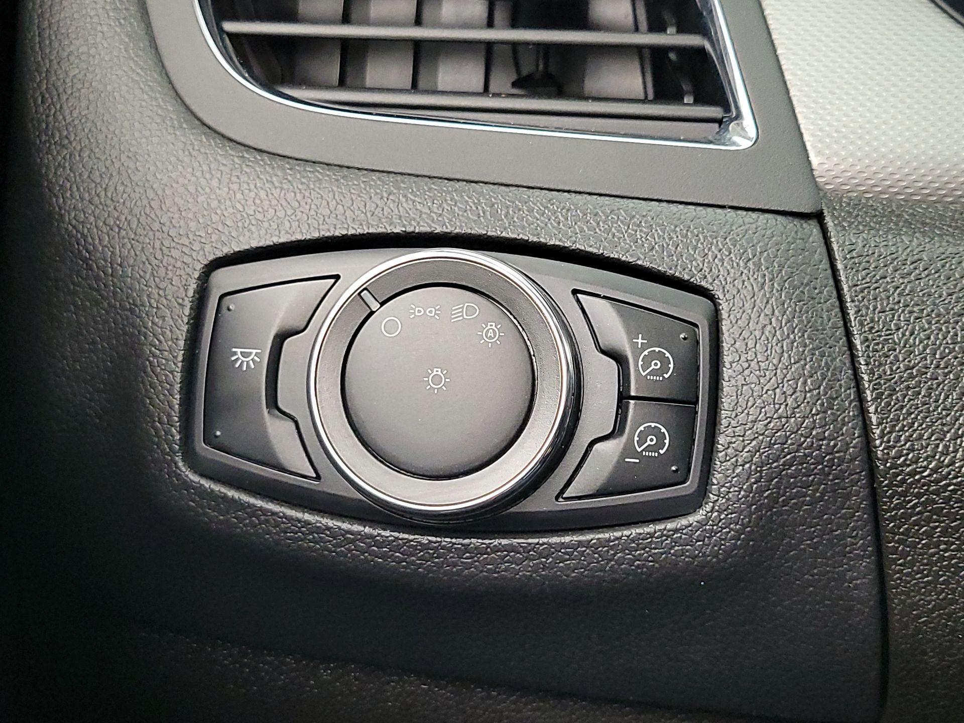 Thumbnail: 2013 Ford Edge - 13