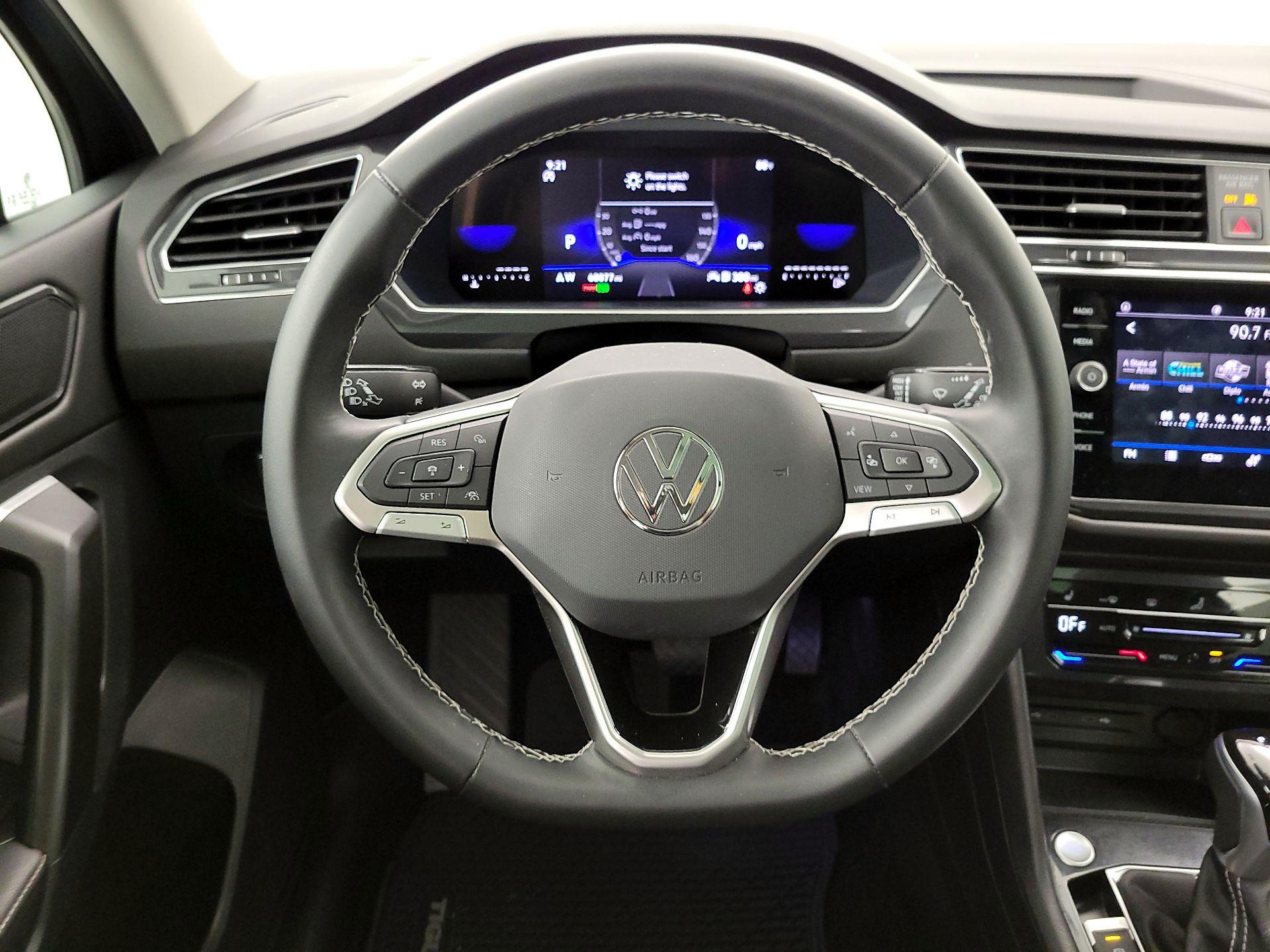 Thumbnail: 2023 Volkswagen Tiguan - 10