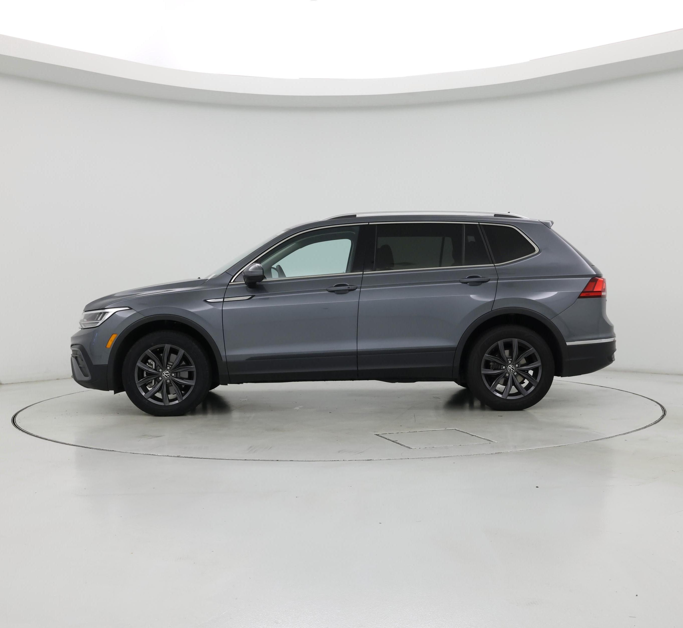 Thumbnail: 2023 Volkswagen Tiguan - 3