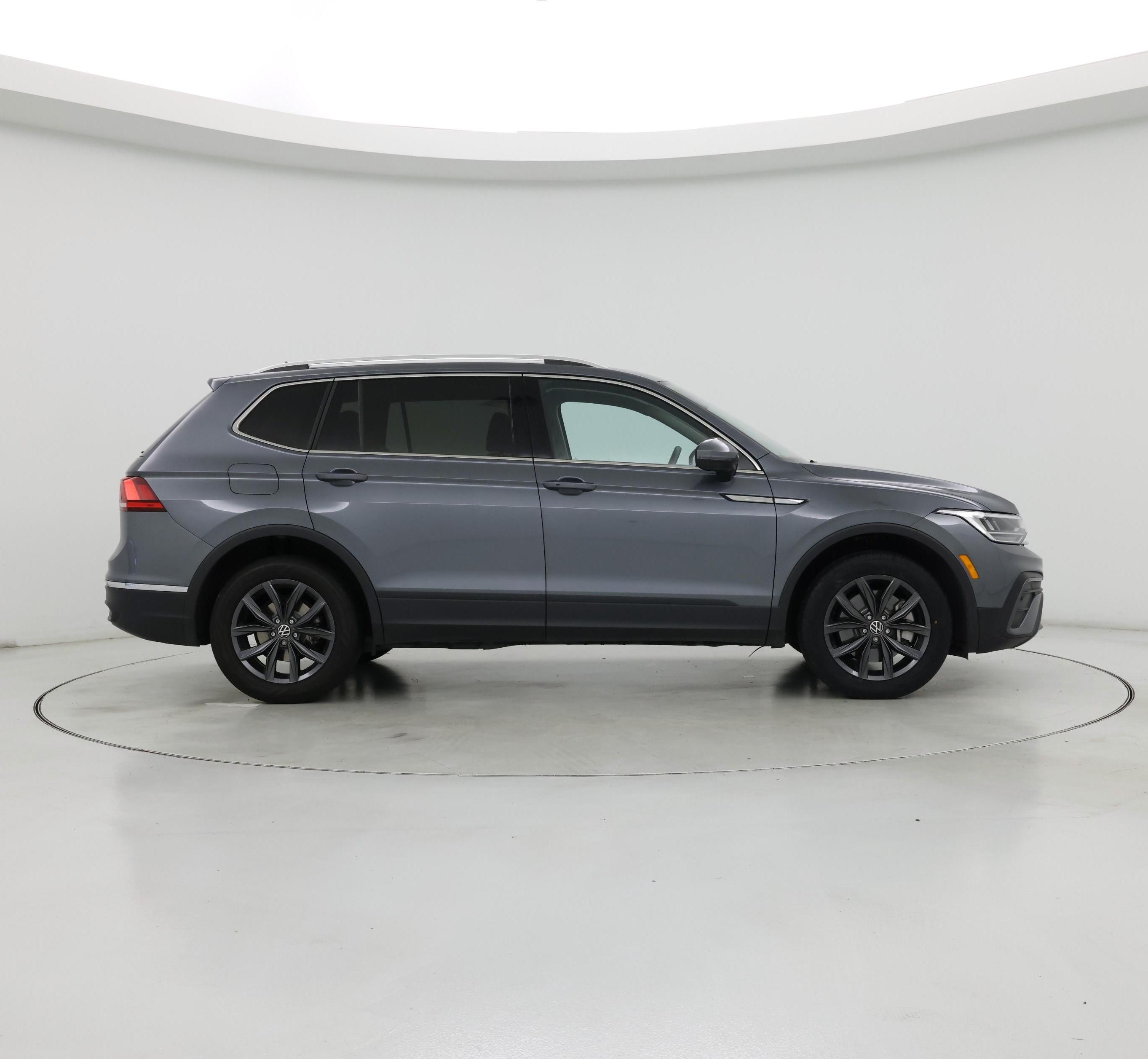 Thumbnail: 2023 Volkswagen Tiguan - 7