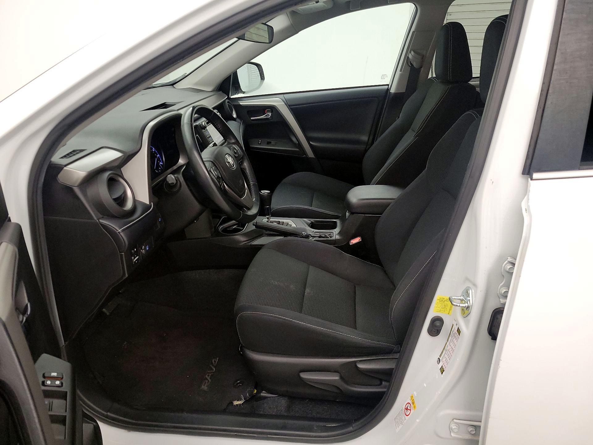Thumbnail: 2018 Toyota RAV4 - 11