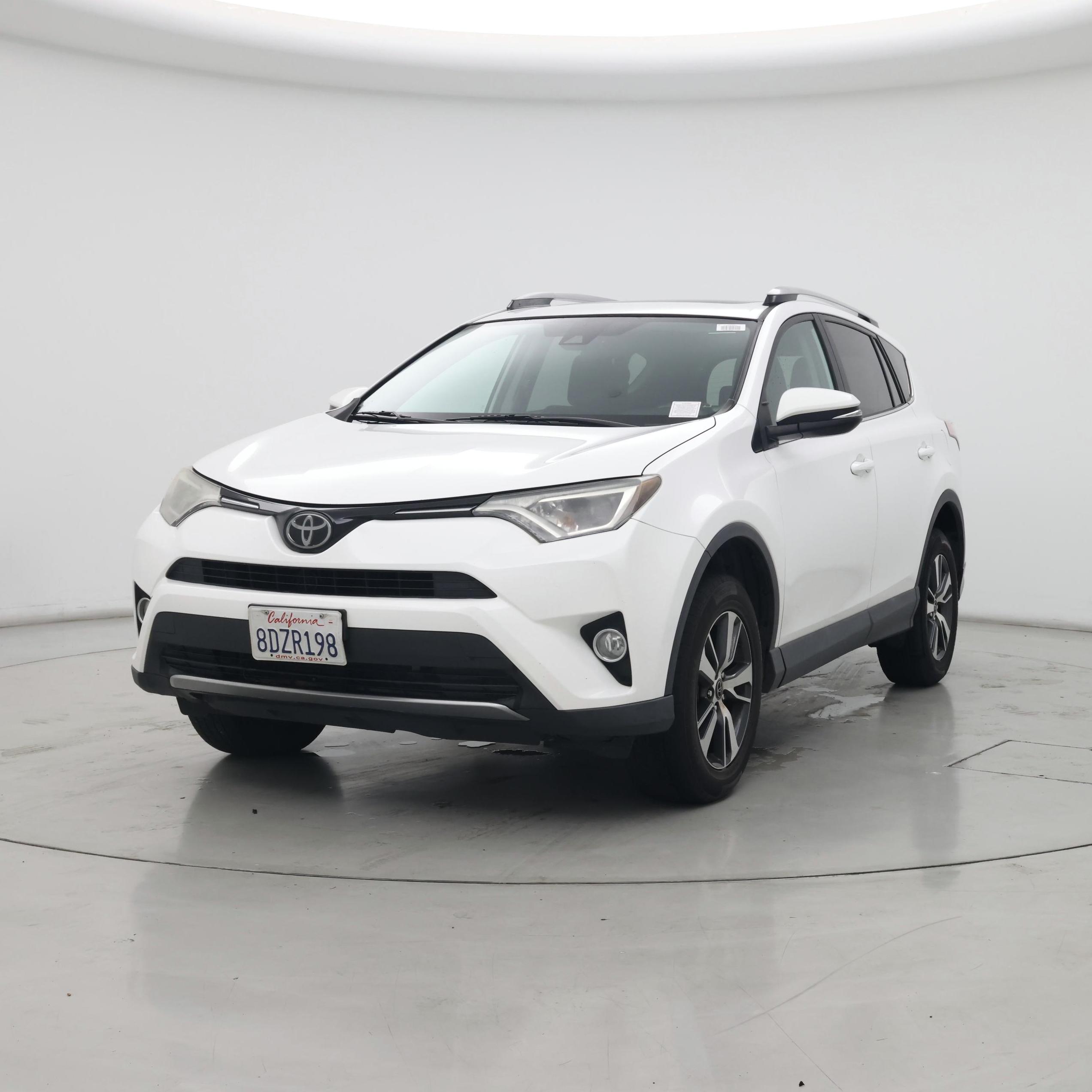 Thumbnail: 2018 Toyota RAV4 - 4