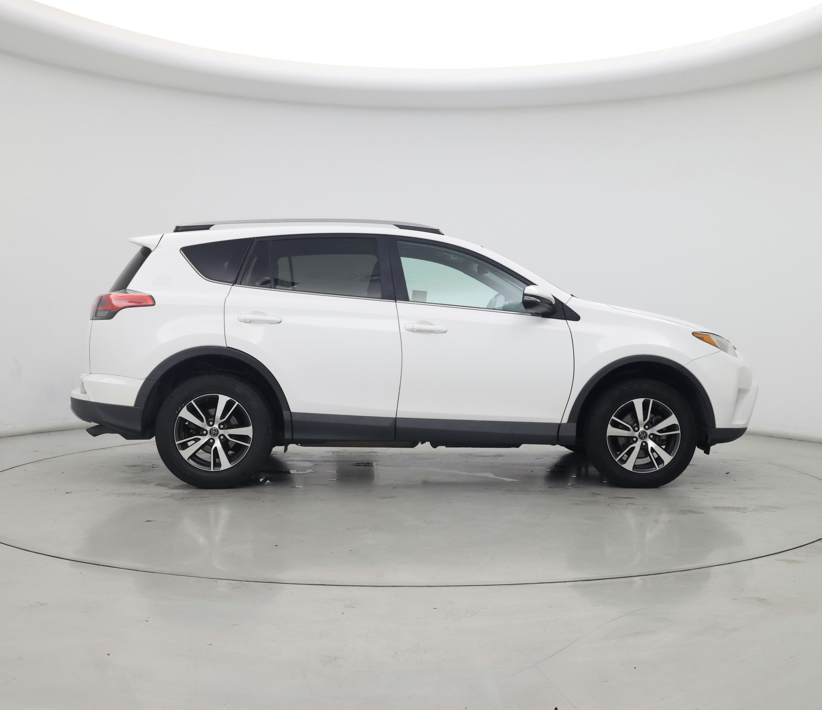 Thumbnail: 2018 Toyota RAV4 - 7