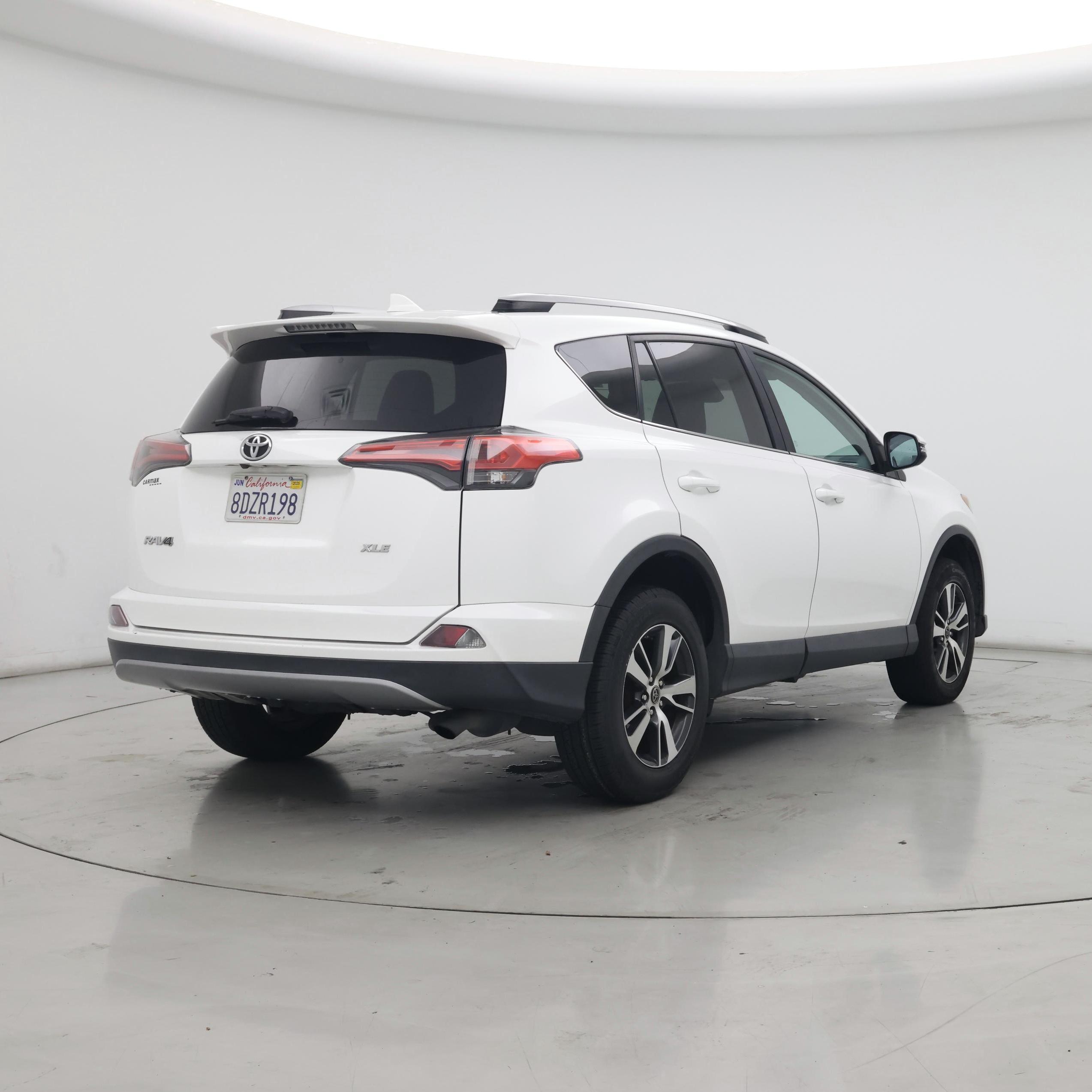 Thumbnail: 2018 Toyota RAV4 - 8