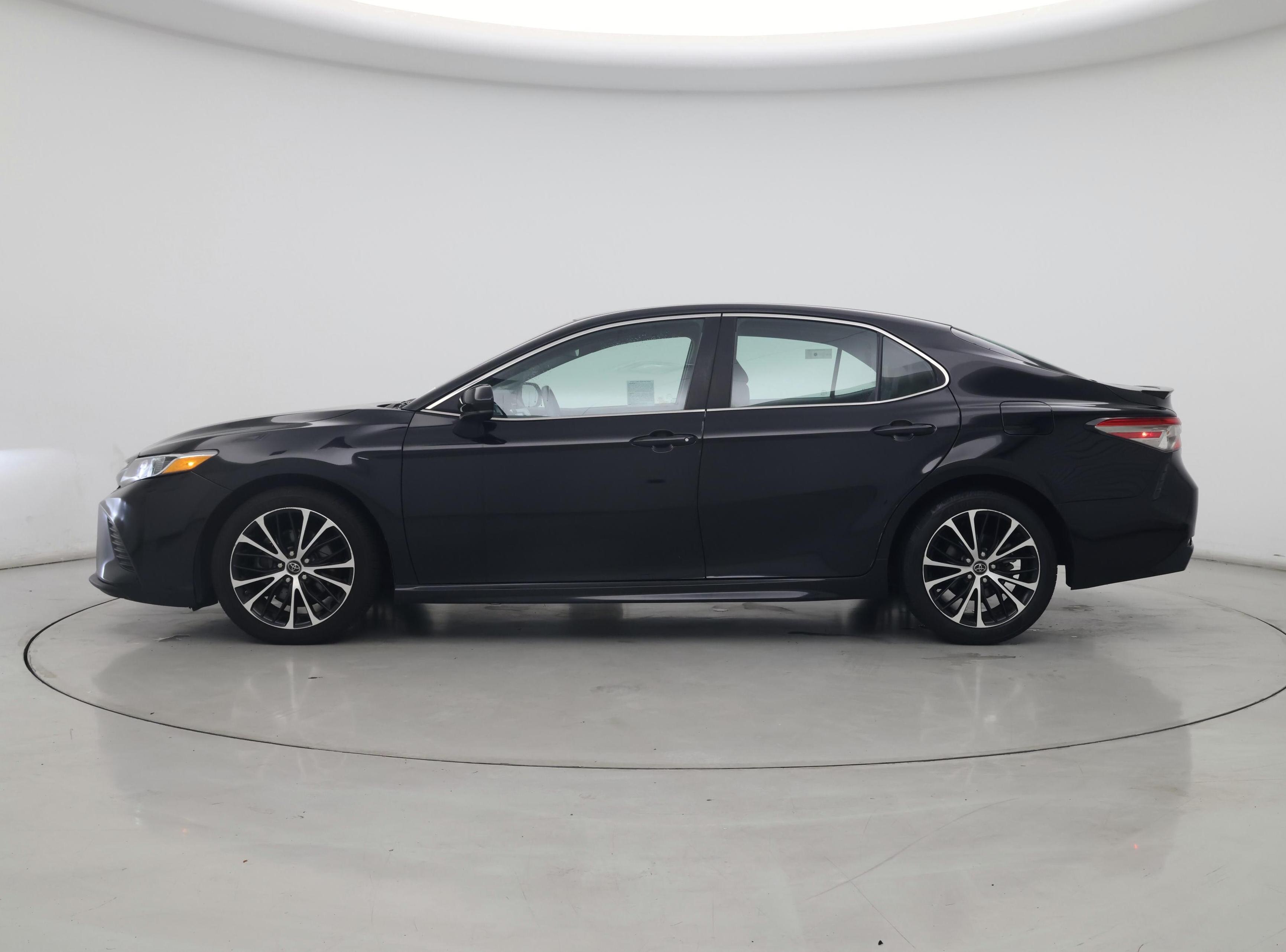 Thumbnail: 2018 Toyota Camry - 3