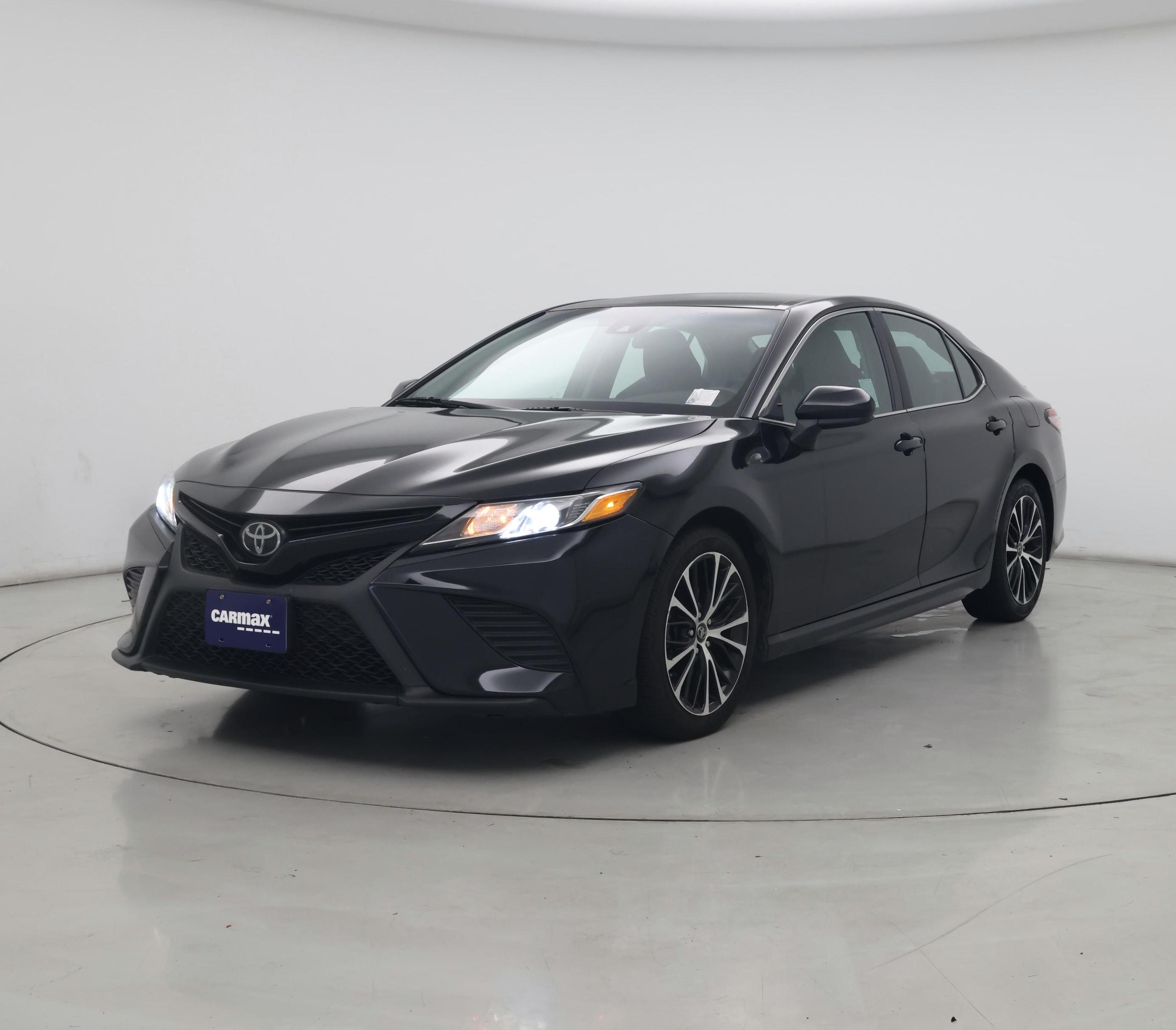 Thumbnail: 2018 Toyota Camry - 4