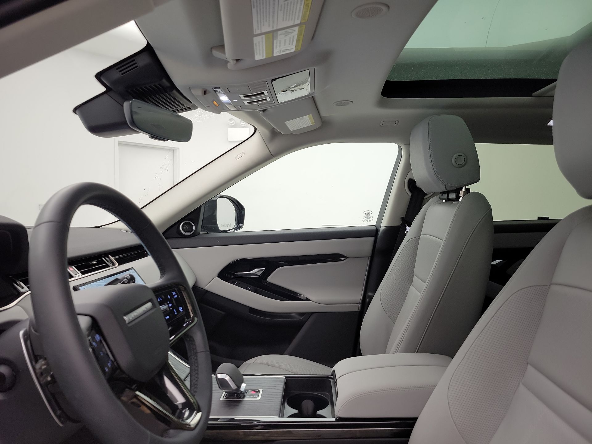 Thumbnail: 2024 Land Rover Range Rover Evoque - 19