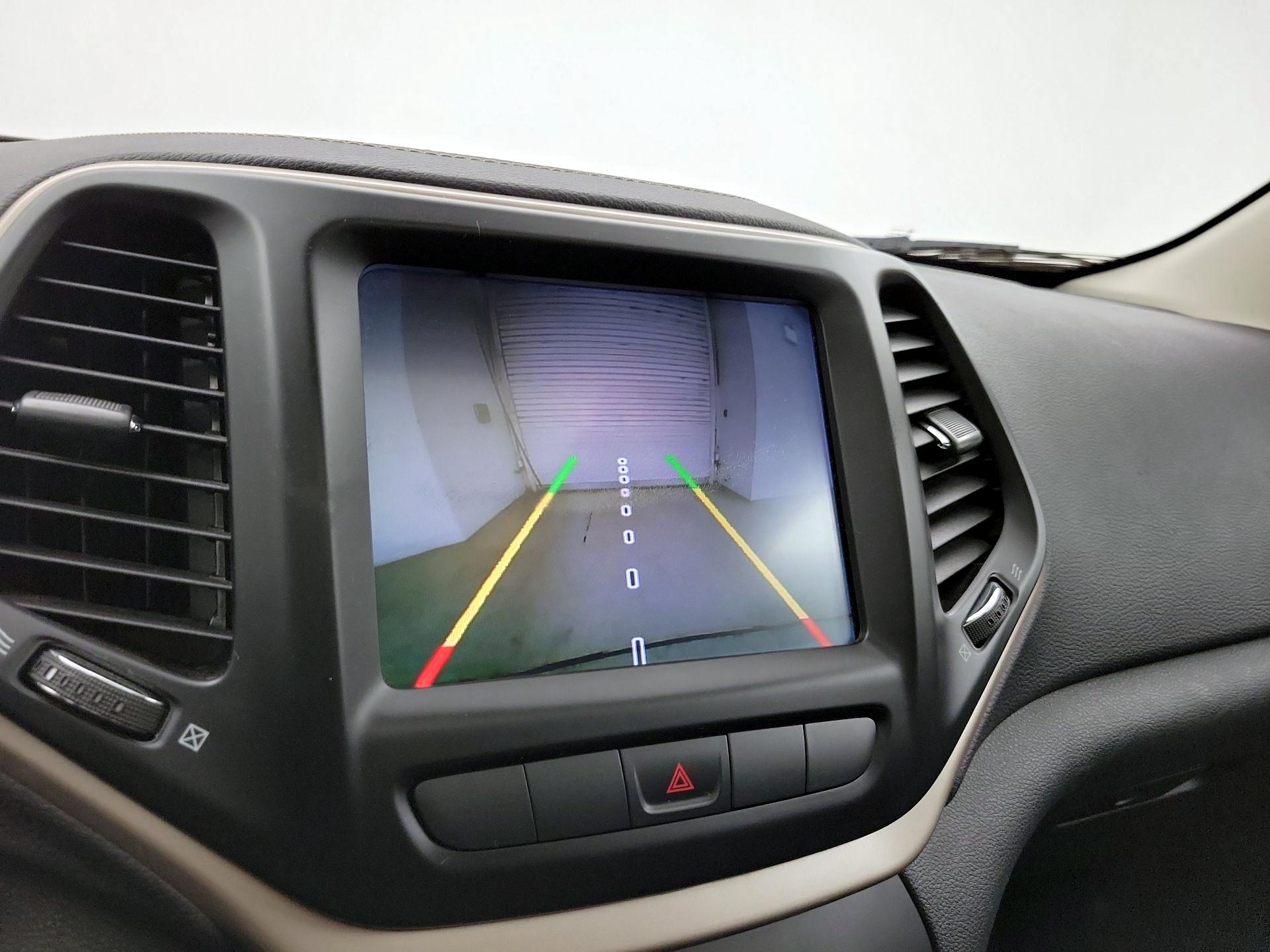Thumbnail: 2015 Jeep Cherokee - 15