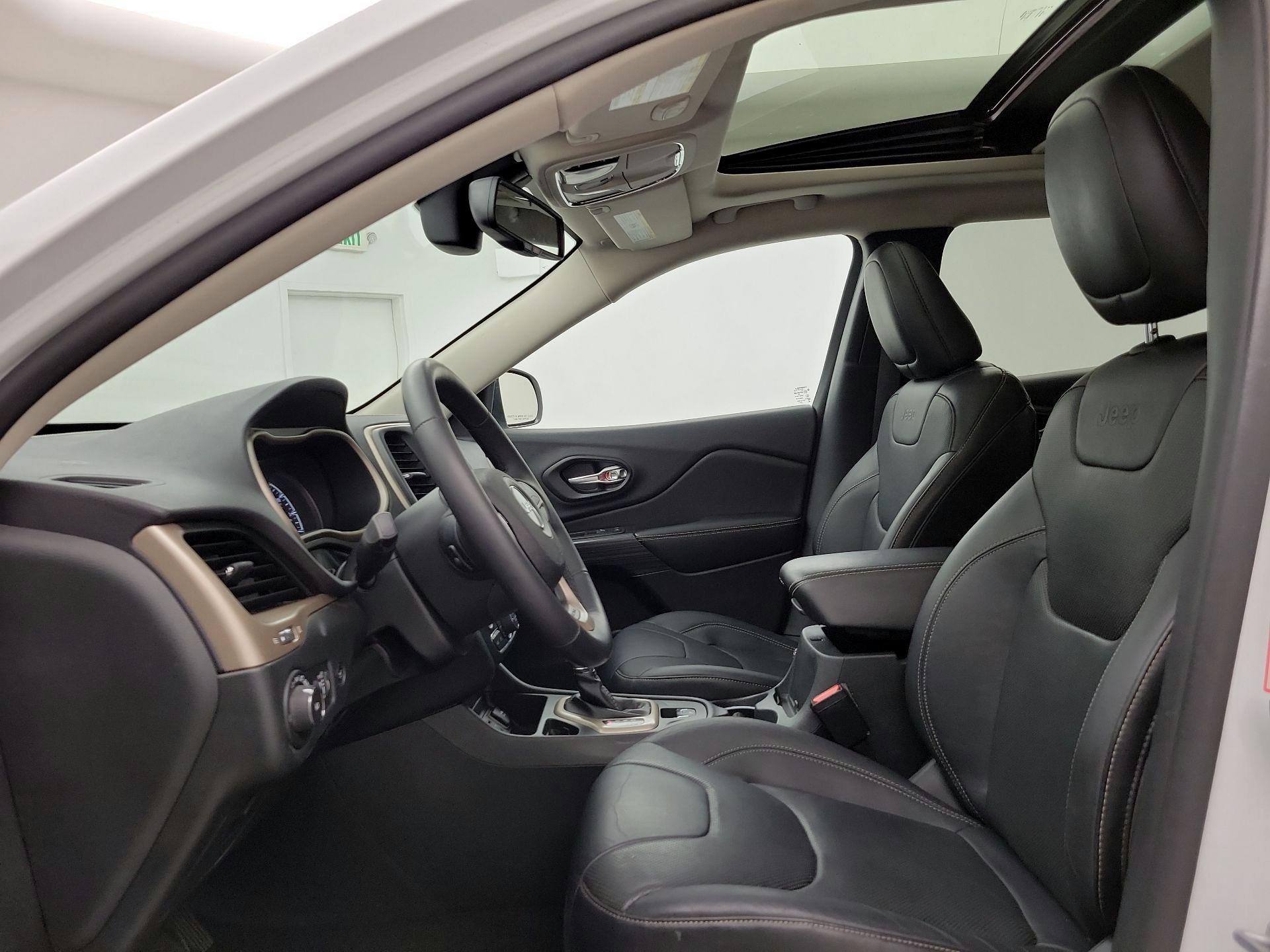 Thumbnail: 2015 Jeep Cherokee - 20