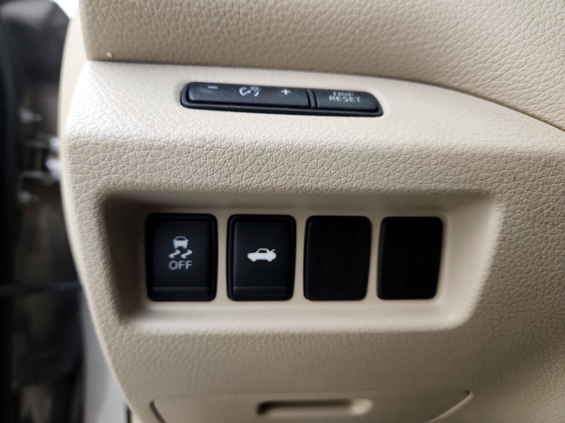 Thumbnail: 2014 Nissan Altima - 13
