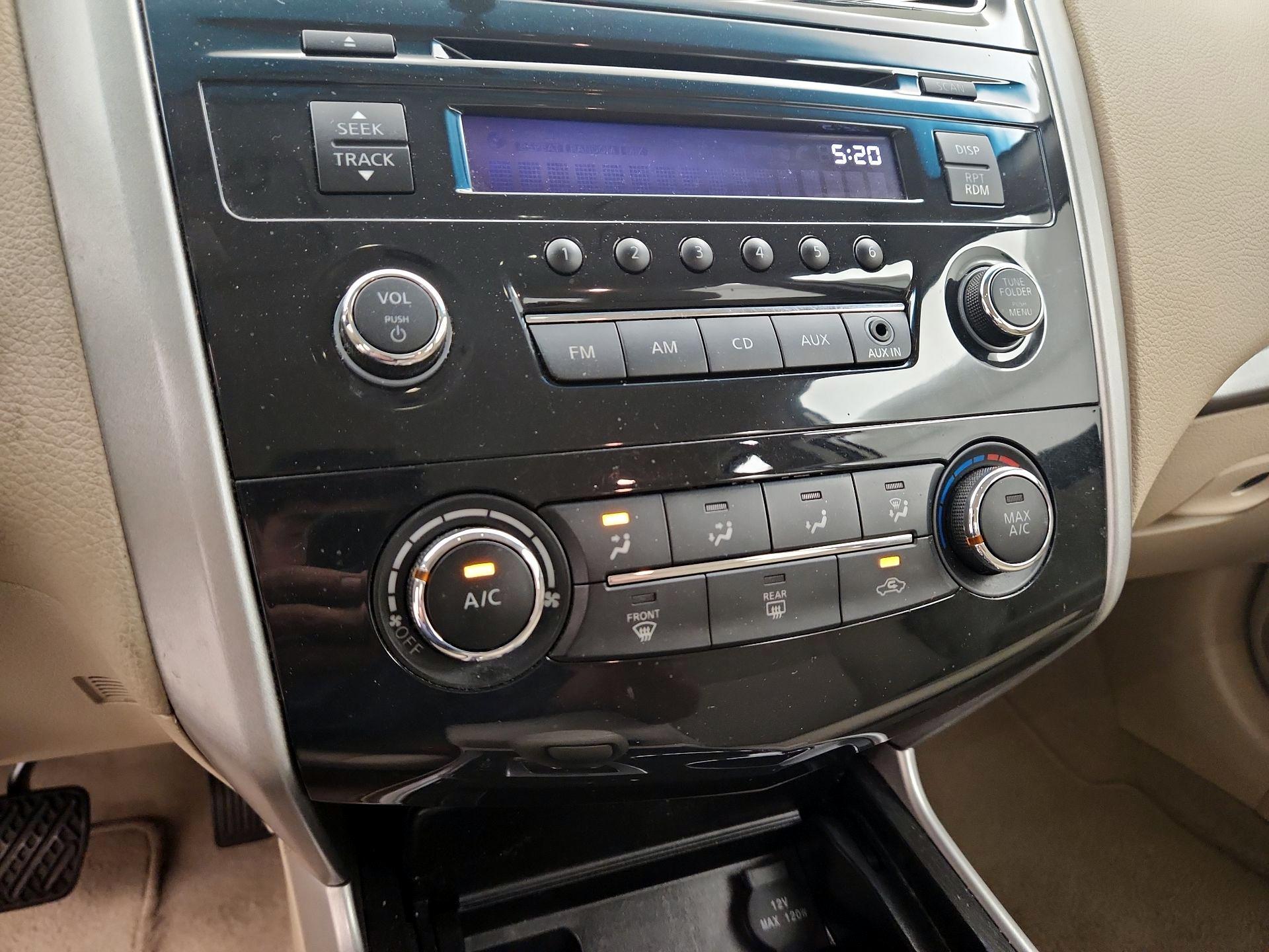 Thumbnail: 2014 Nissan Altima - 15