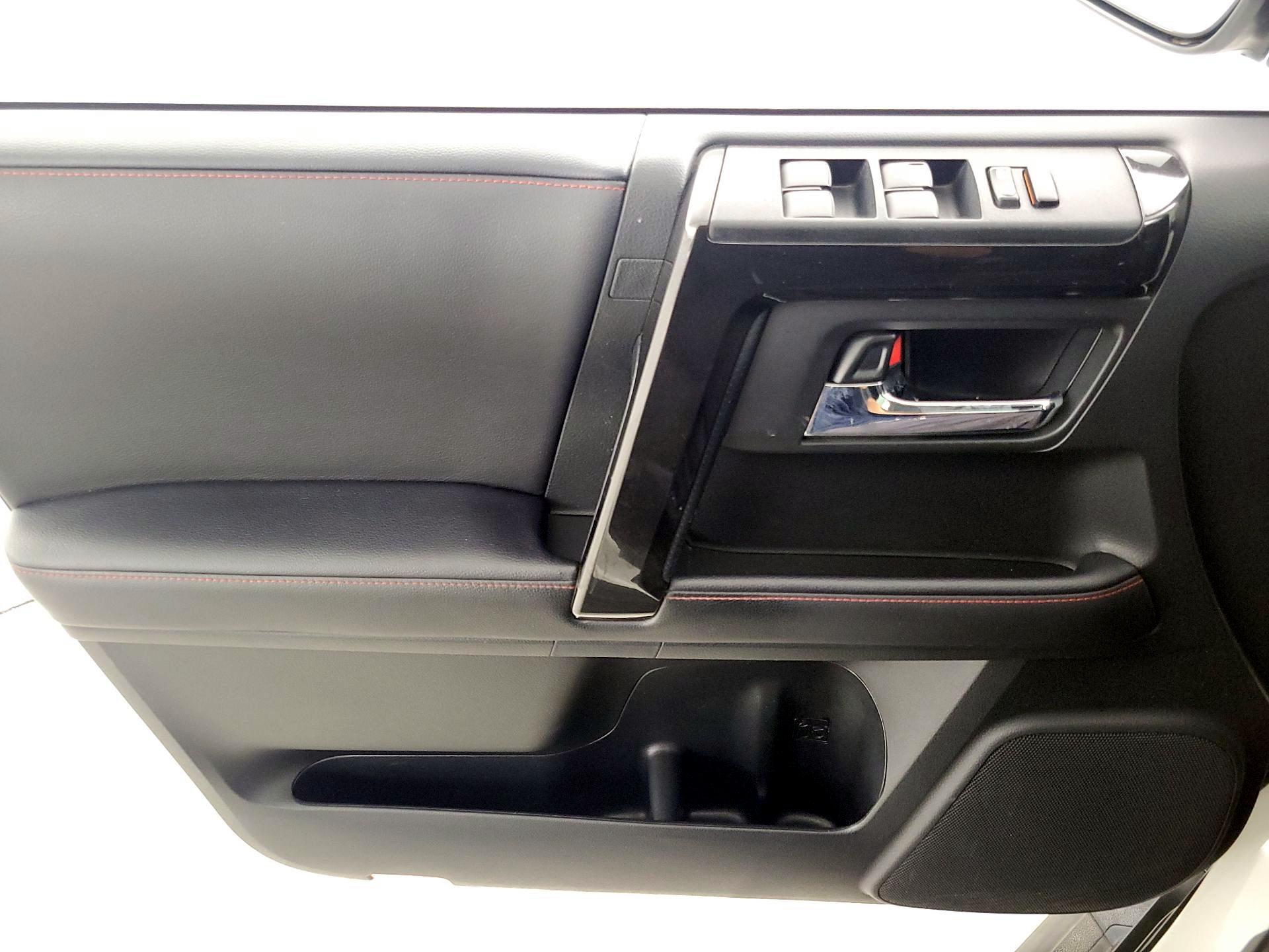 Thumbnail: 2022 Toyota 4Runner - 12