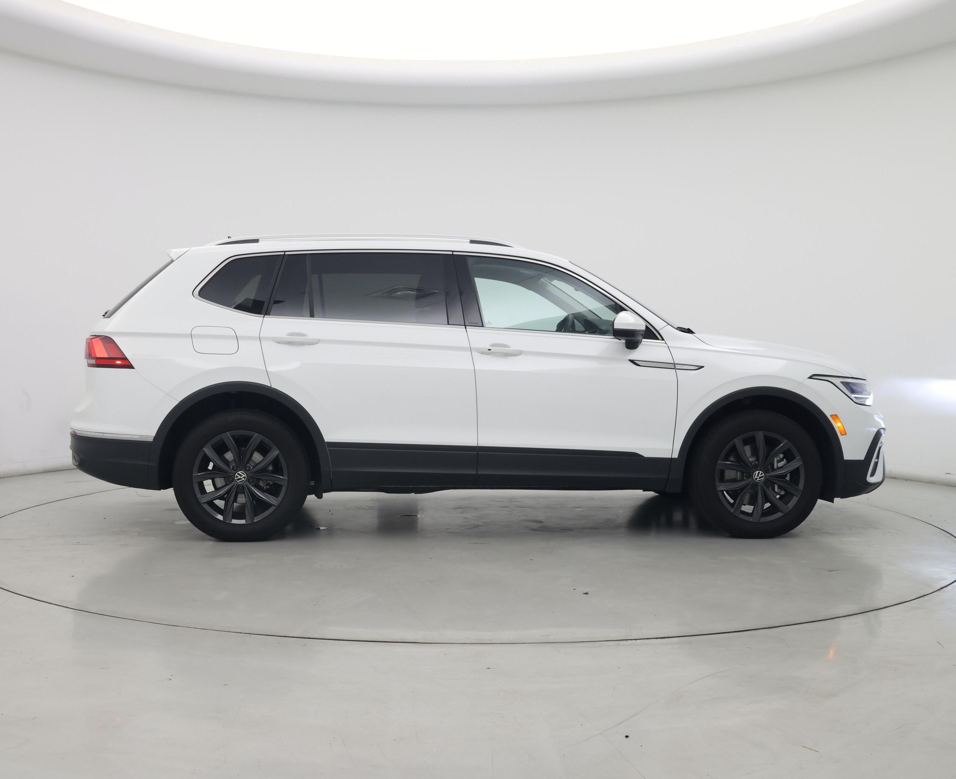 Thumbnail: 2024 Volkswagen Tiguan - 7