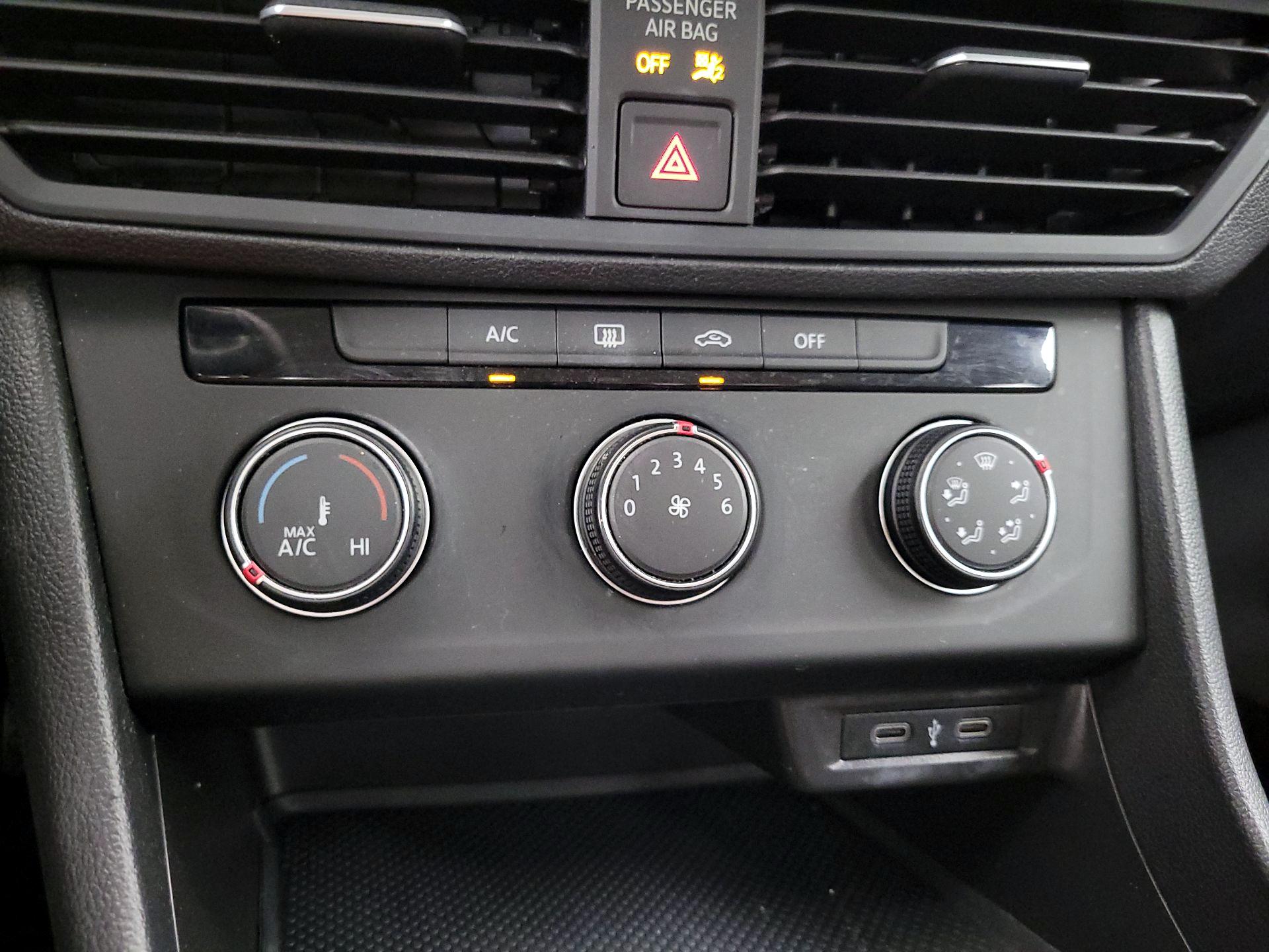 Thumbnail: 2021 Volkswagen Jetta - 16