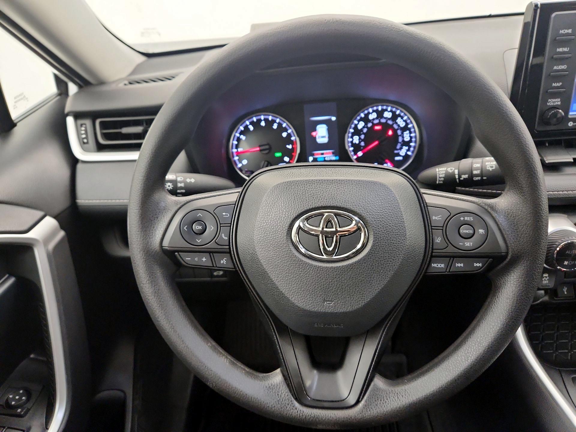 Thumbnail: 2022 Toyota RAV4 - 10