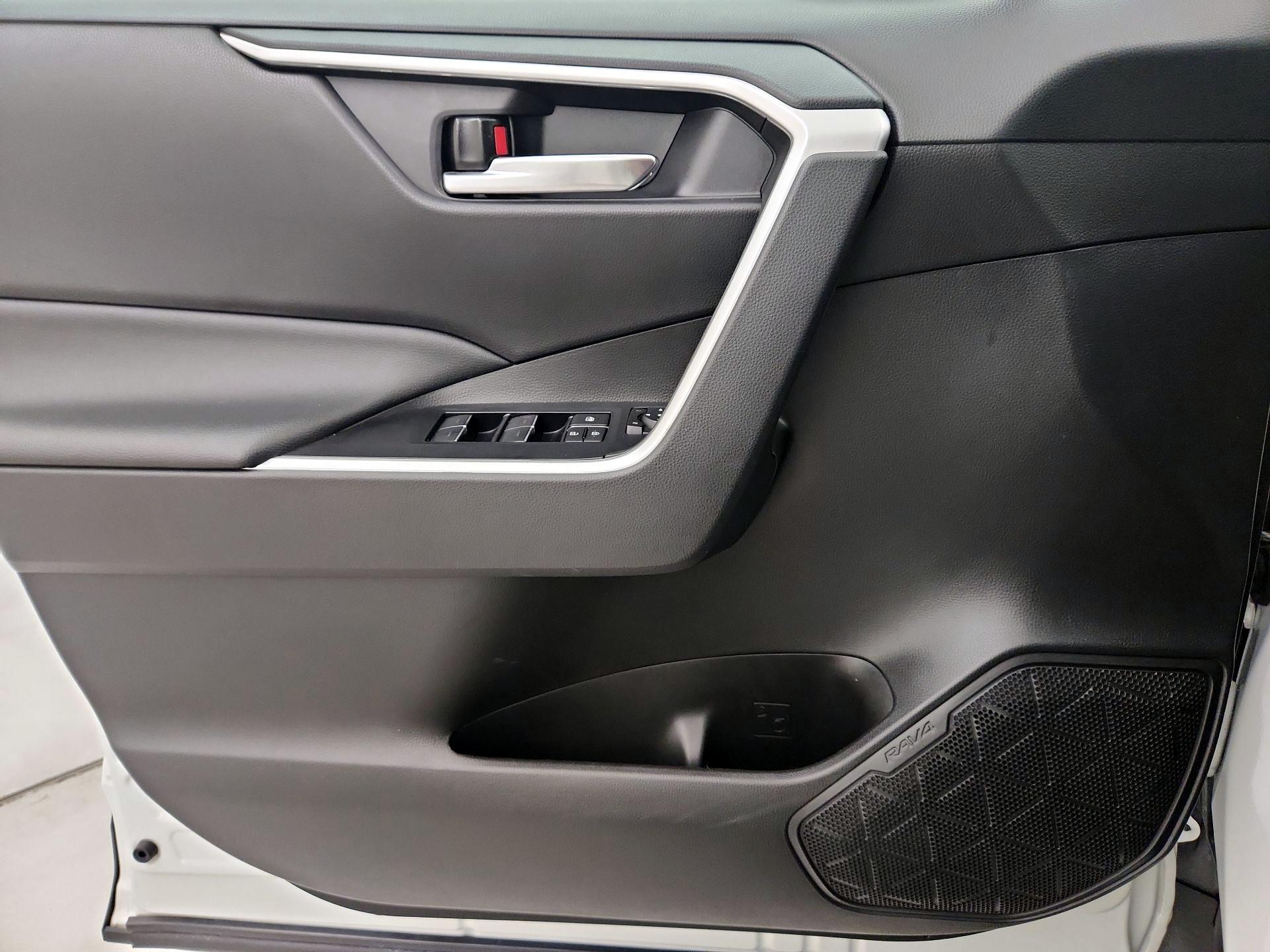 Thumbnail: 2022 Toyota RAV4 - 12