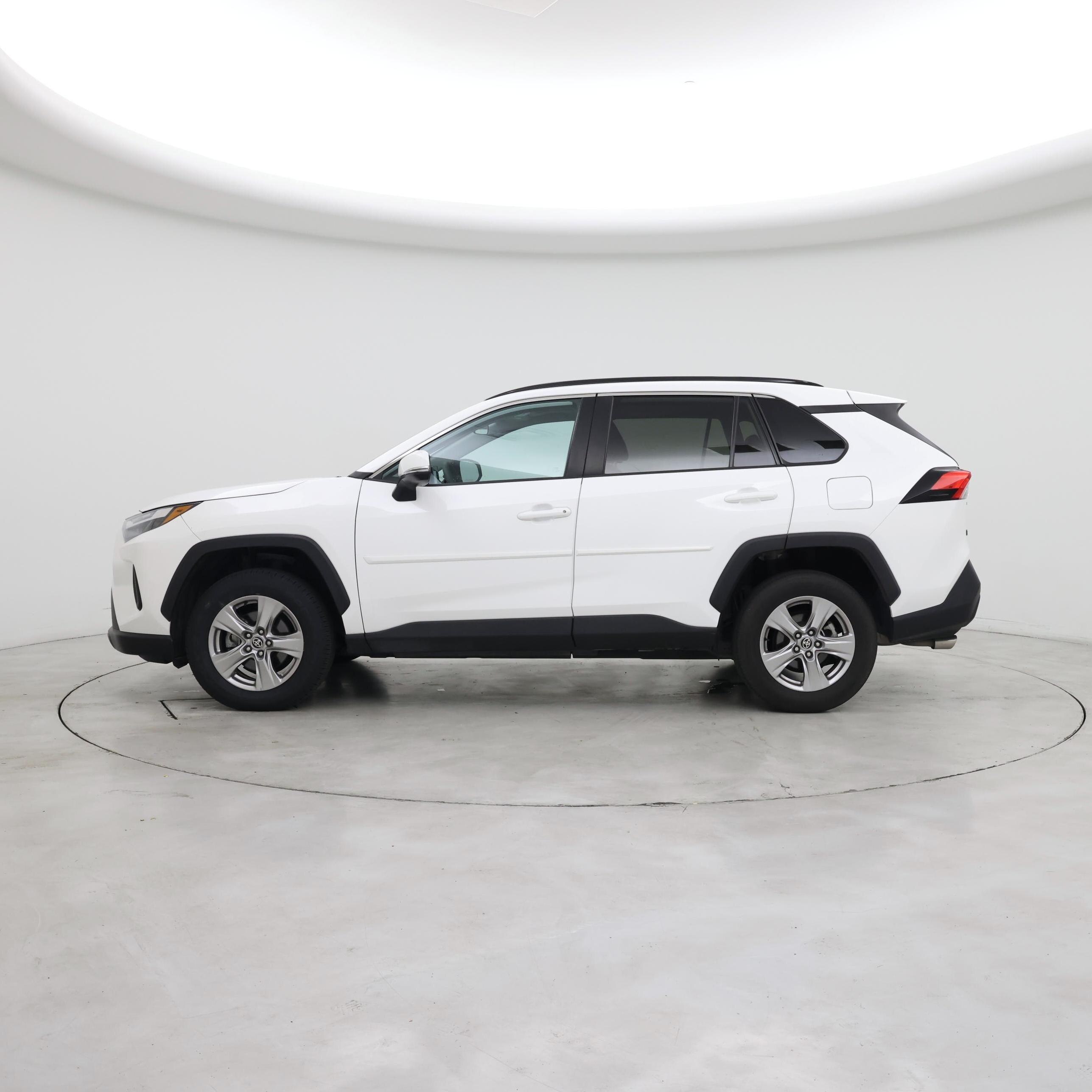 Thumbnail: 2022 Toyota RAV4 - 3
