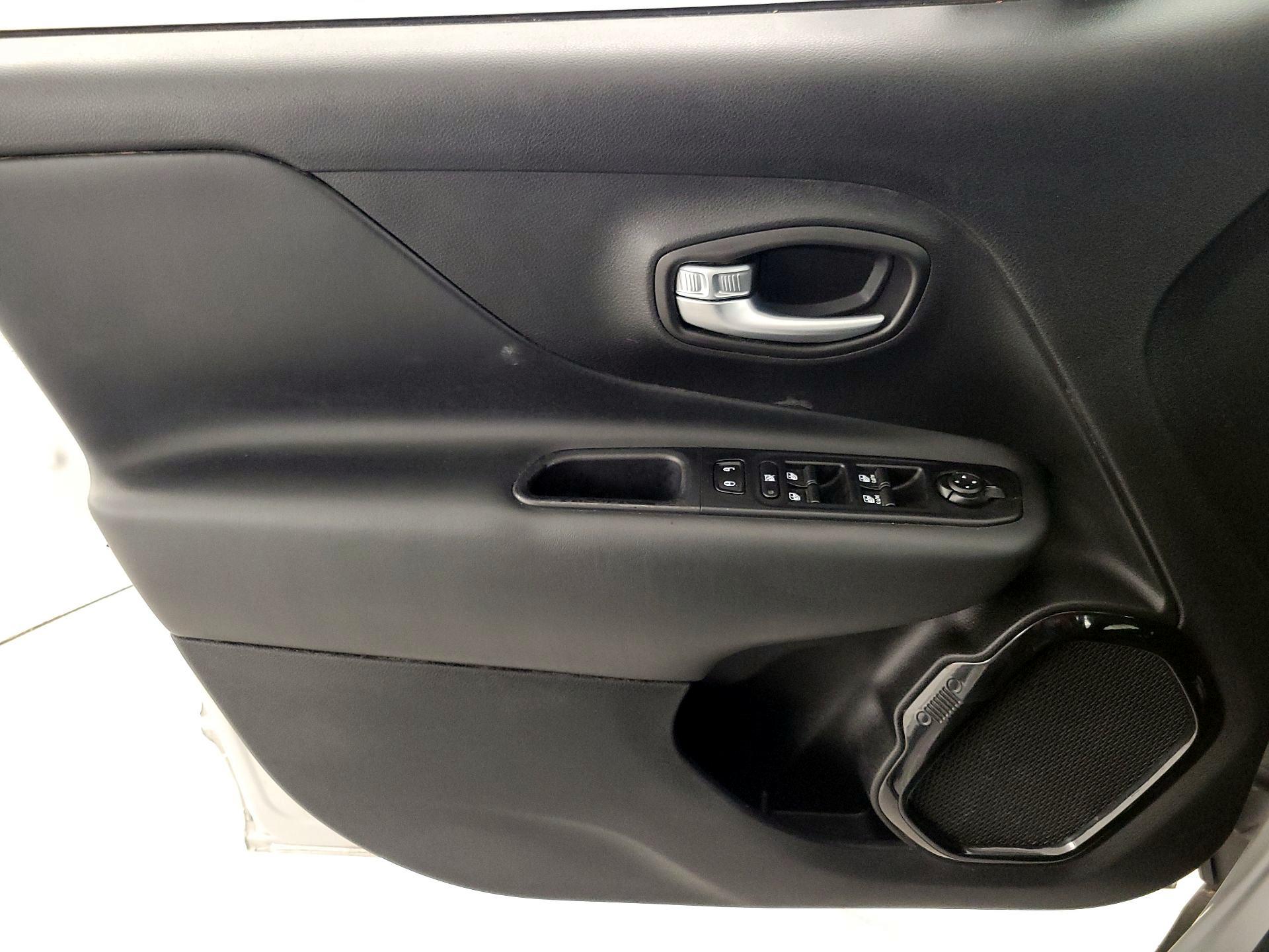 Thumbnail: 2019 Jeep Renegade - 12