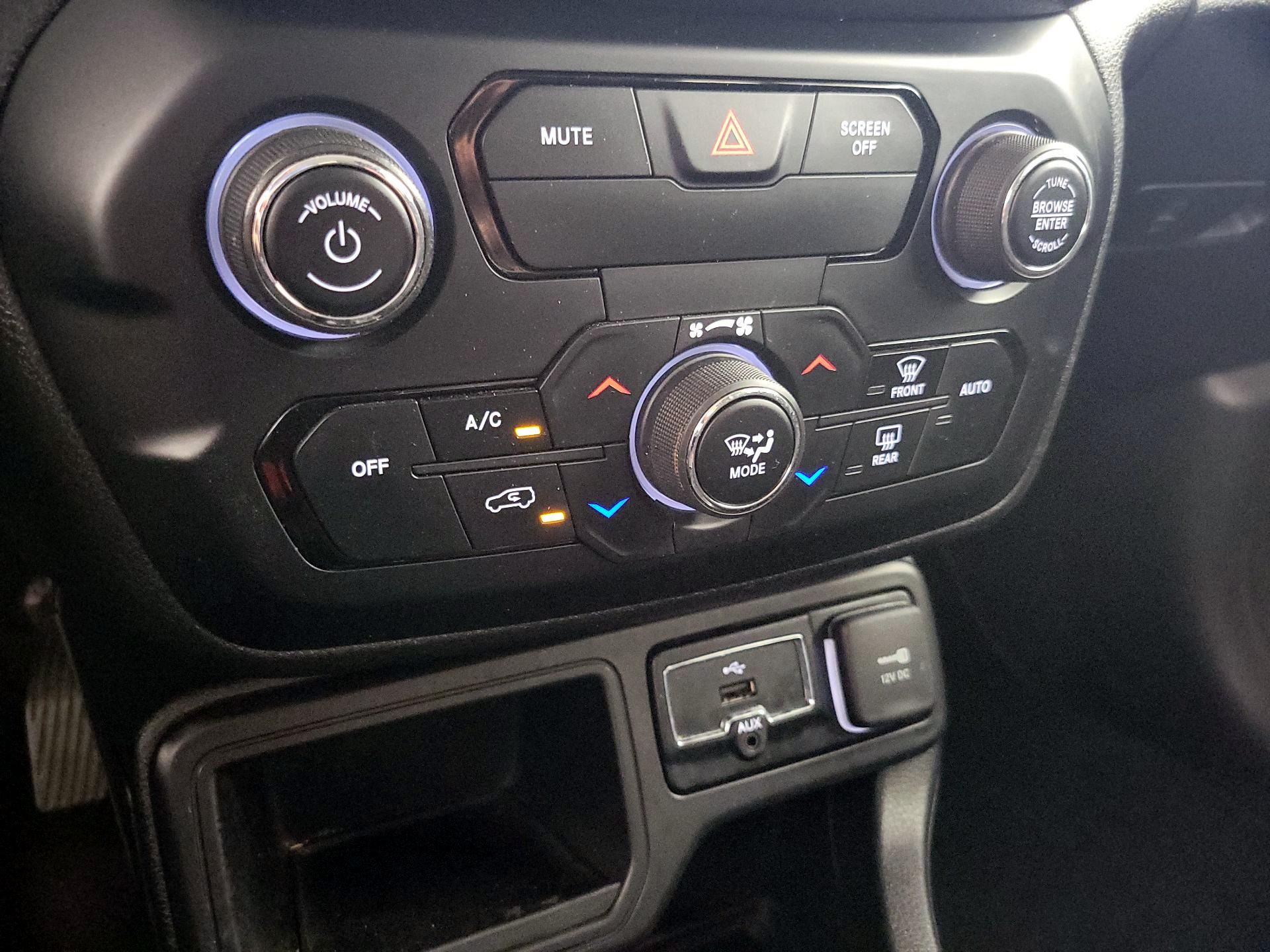 Thumbnail: 2019 Jeep Renegade - 16