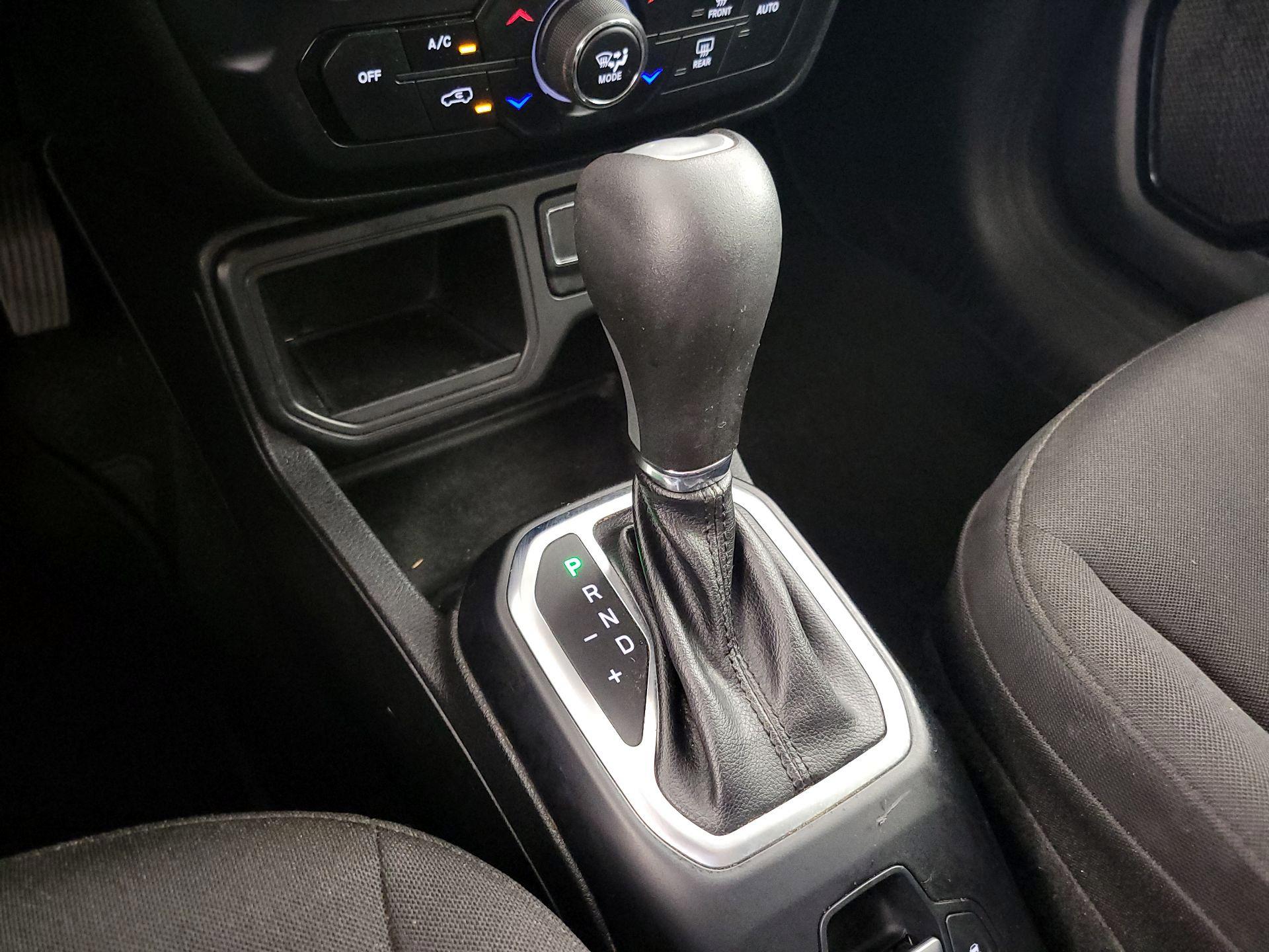 Thumbnail: 2019 Jeep Renegade - 17