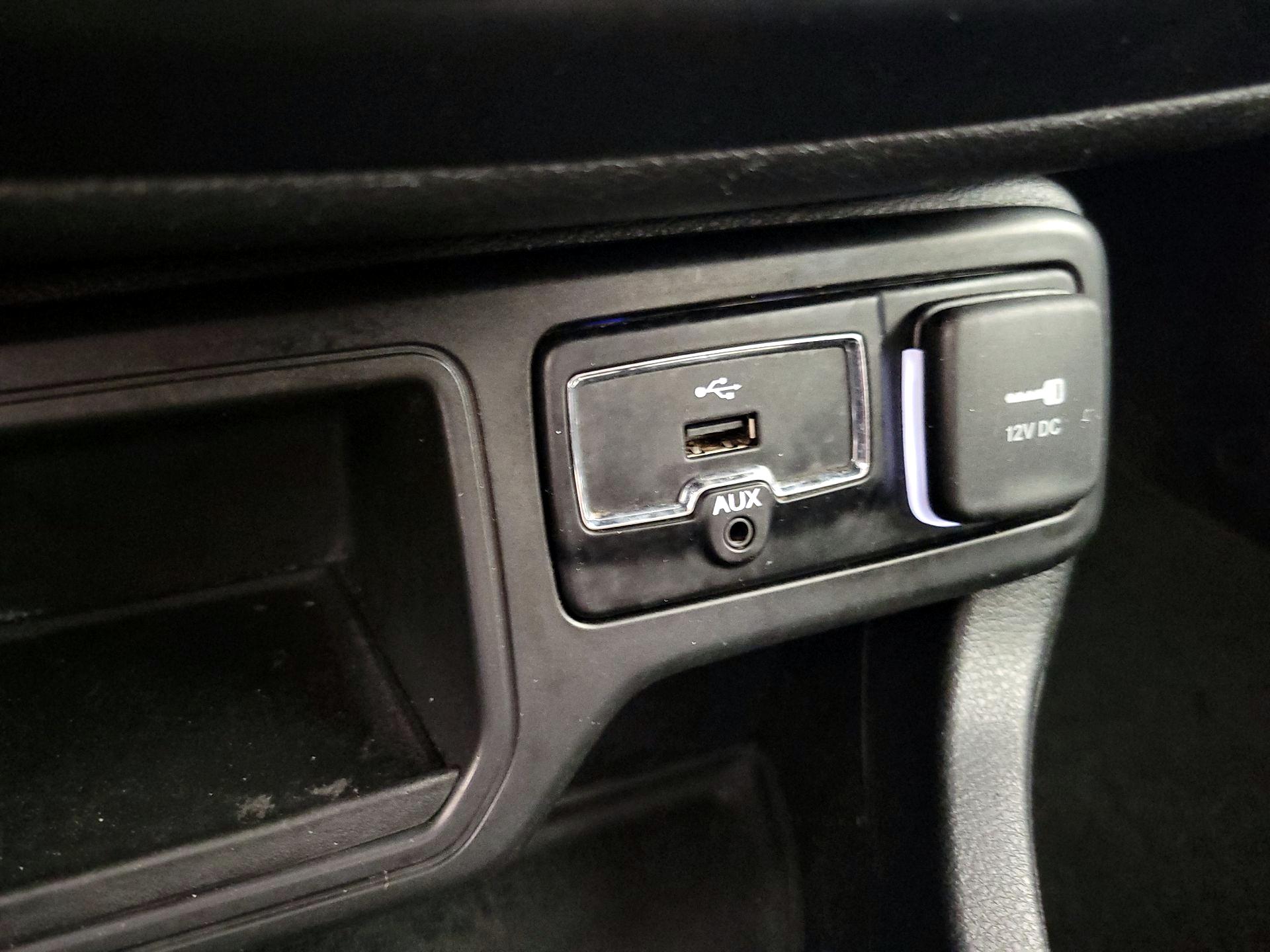 Thumbnail: 2019 Jeep Renegade - 18