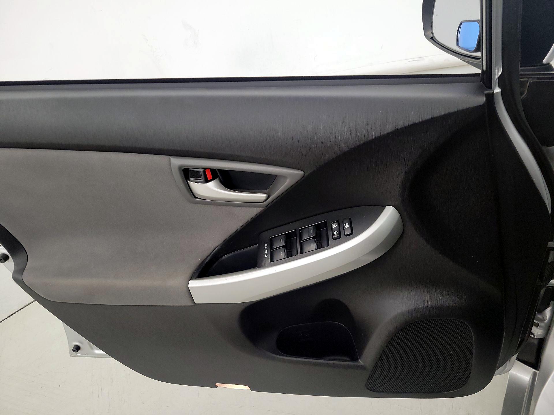 Thumbnail: 2015 Toyota Prius - 12