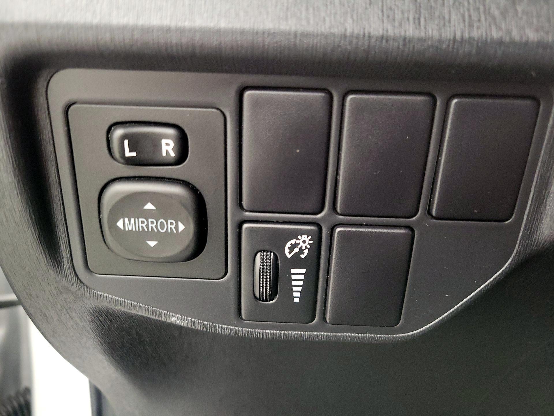 Thumbnail: 2015 Toyota Prius - 13