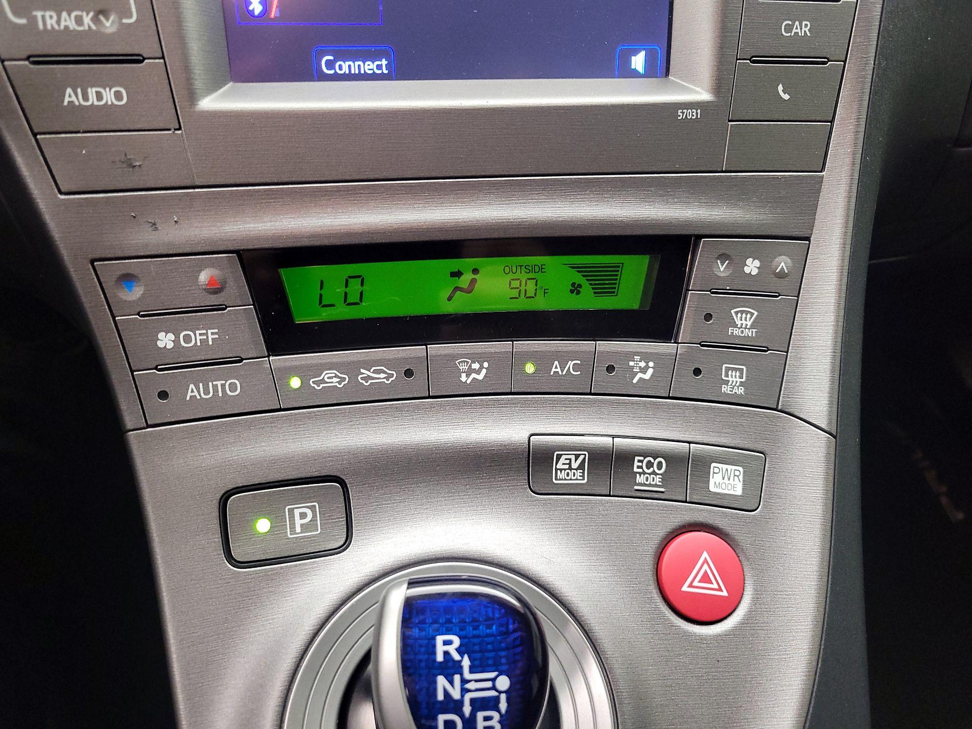 Thumbnail: 2015 Toyota Prius - 16