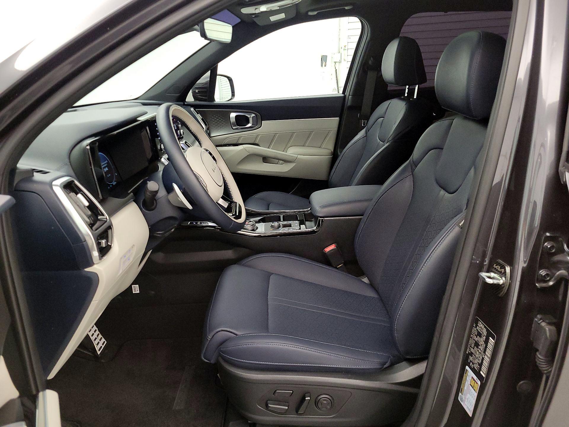 Thumbnail: 2023 Kia Sorento - 11