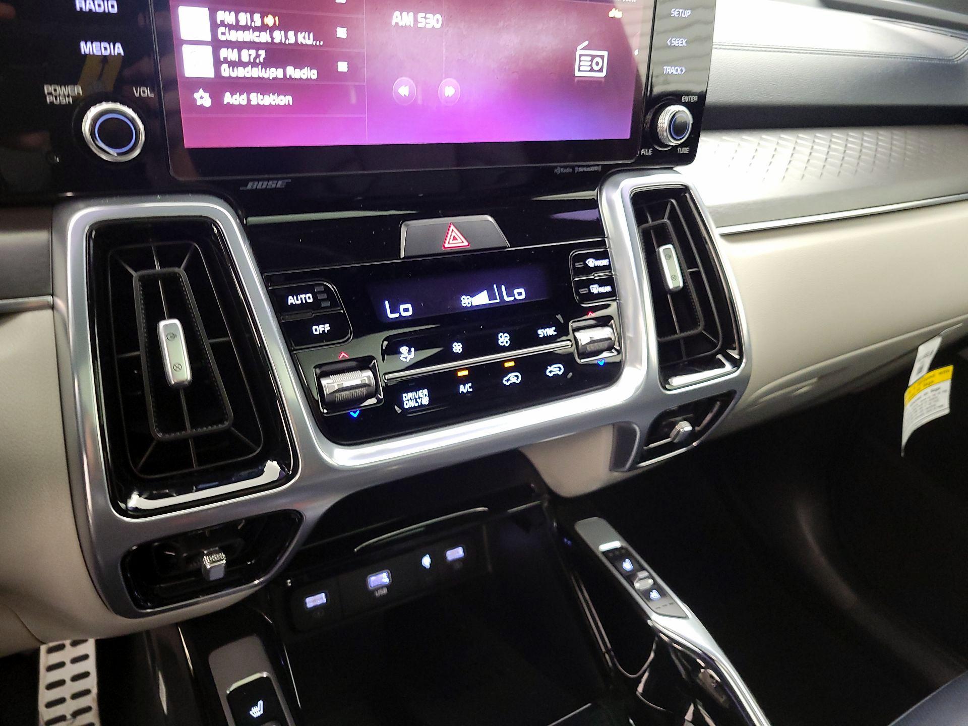 Thumbnail: 2023 Kia Sorento - 16