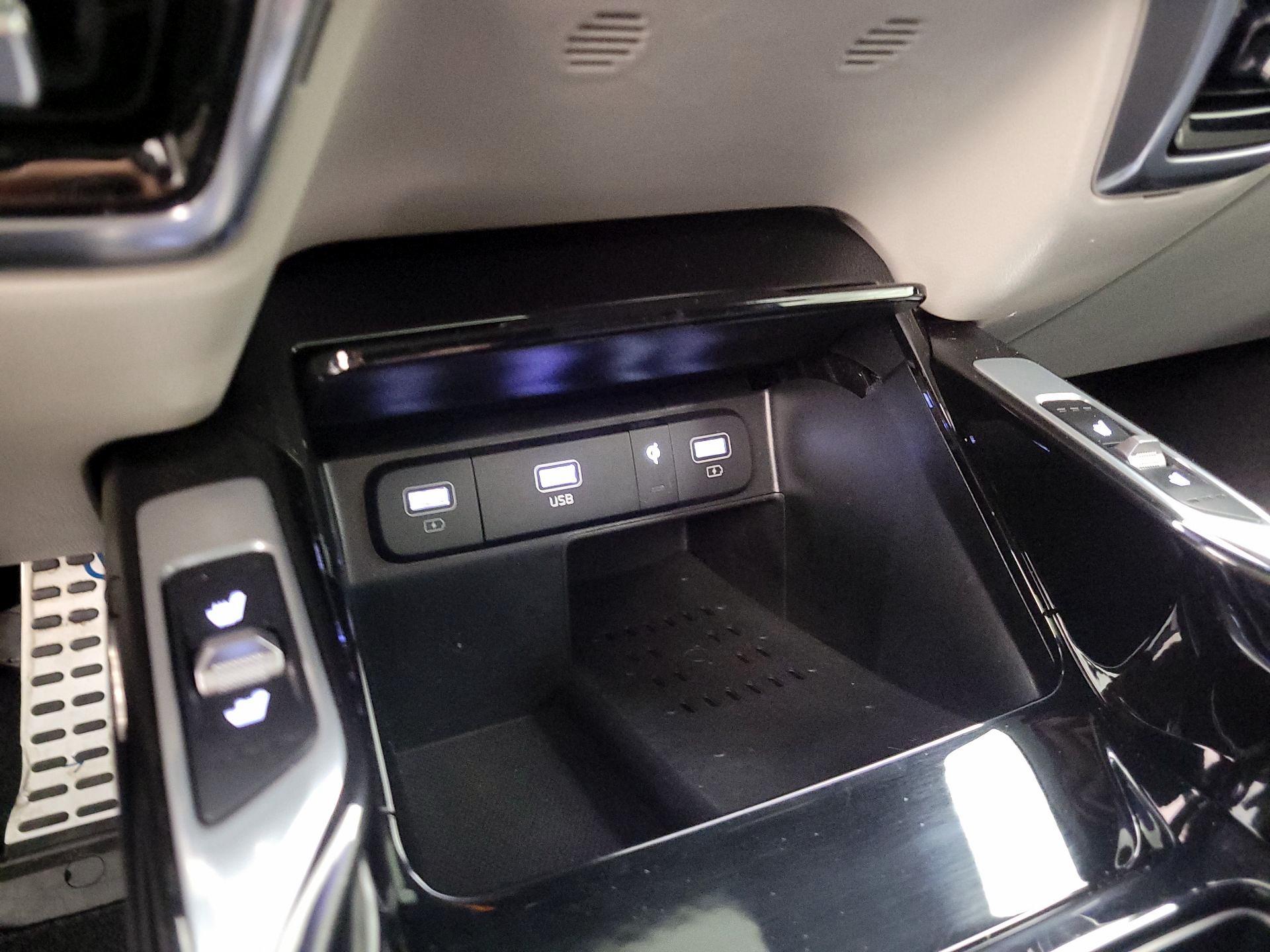 Thumbnail: 2023 Kia Sorento - 18