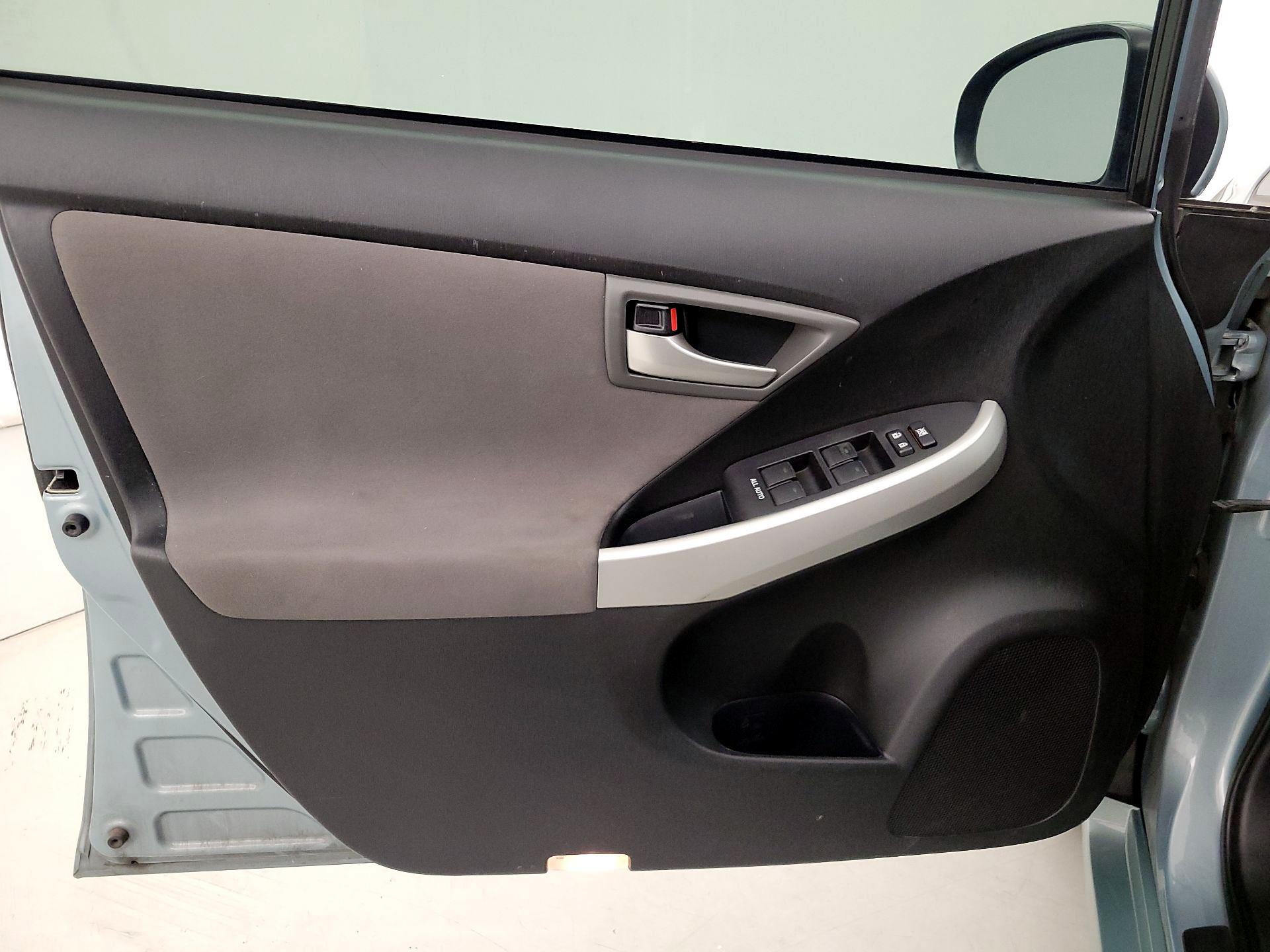 Thumbnail: 2013 Toyota Prius - 12