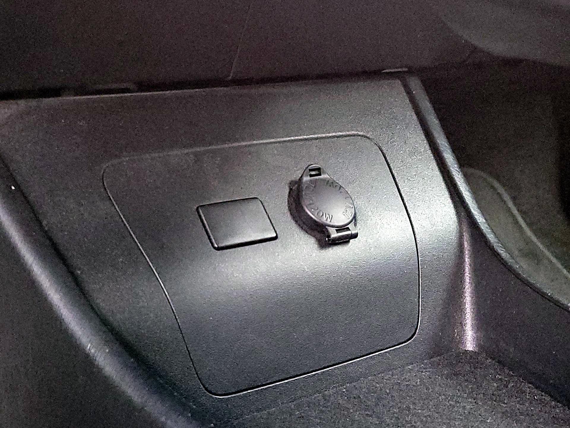 Thumbnail: 2013 Toyota Prius - 17