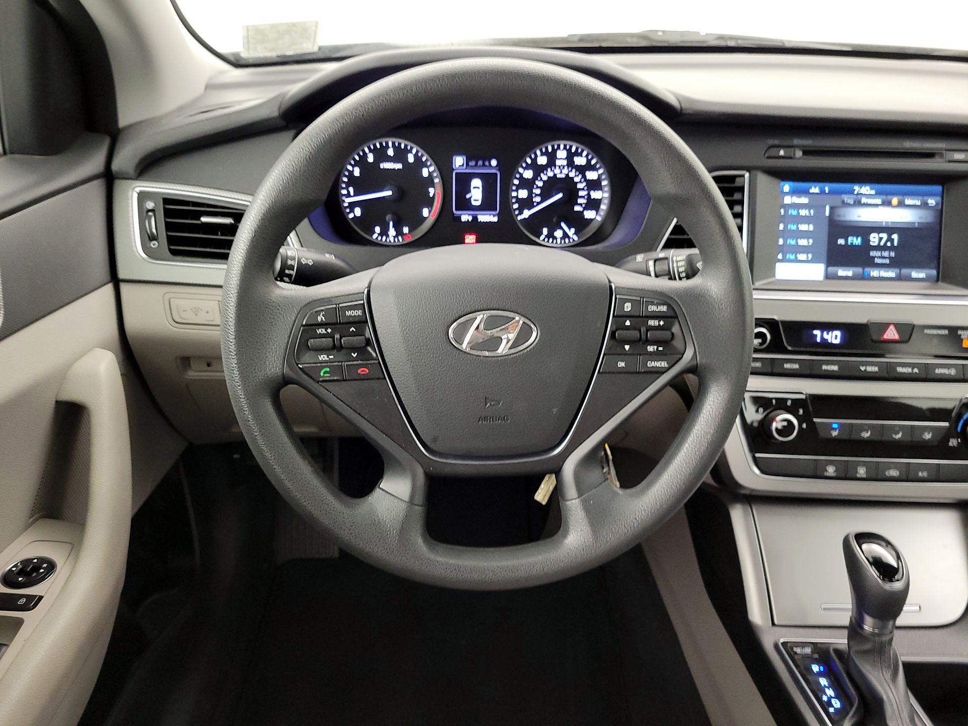 Thumbnail: 2016 Hyundai Sonata - 10